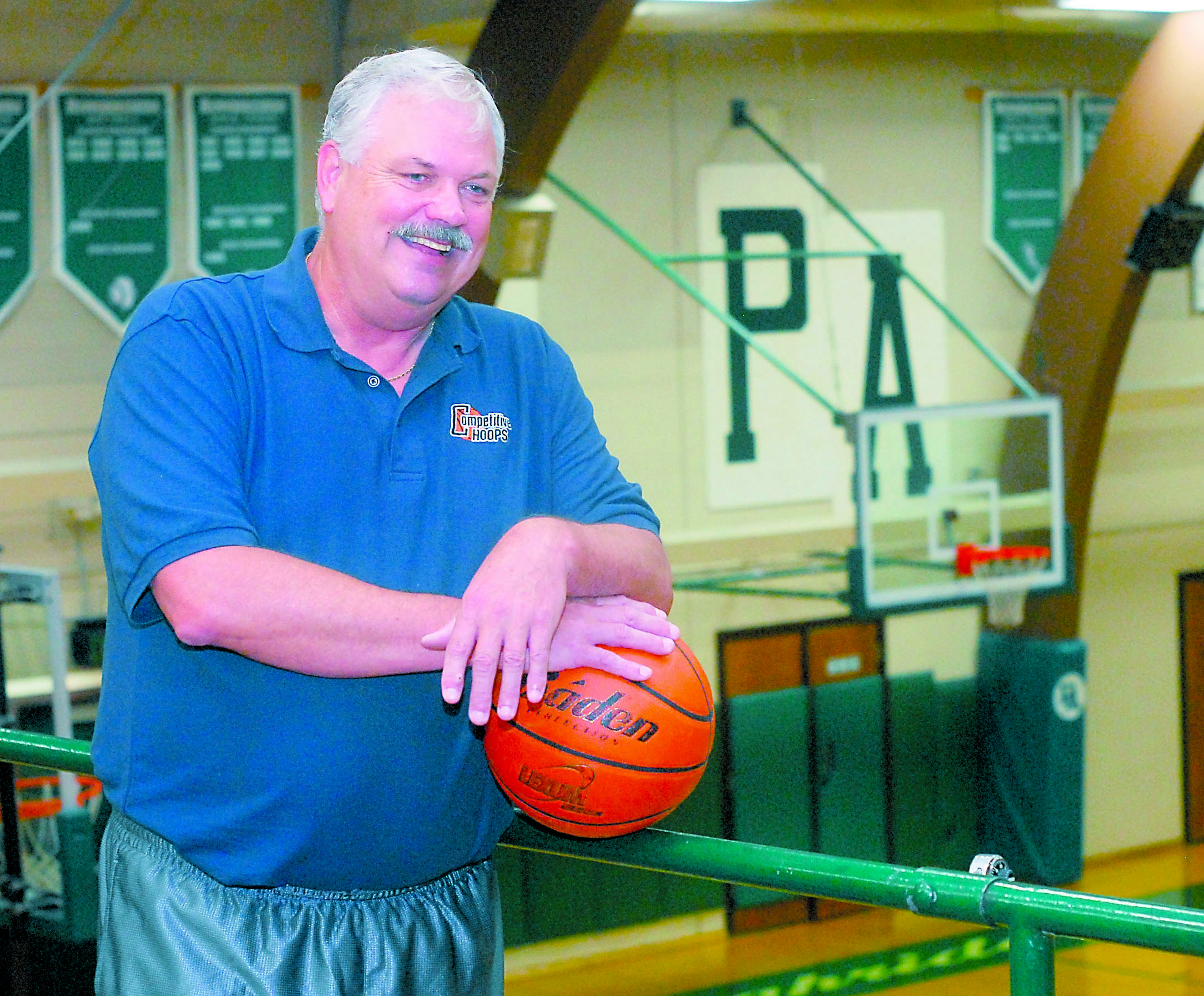 Former longtime High School boys basketball coach Lee Sinnes will be inducted Thursday into the Washington State Basketball Coaches Association Hall of Fame in Tacoma. Keith Thorpe/Peninsula Daily News