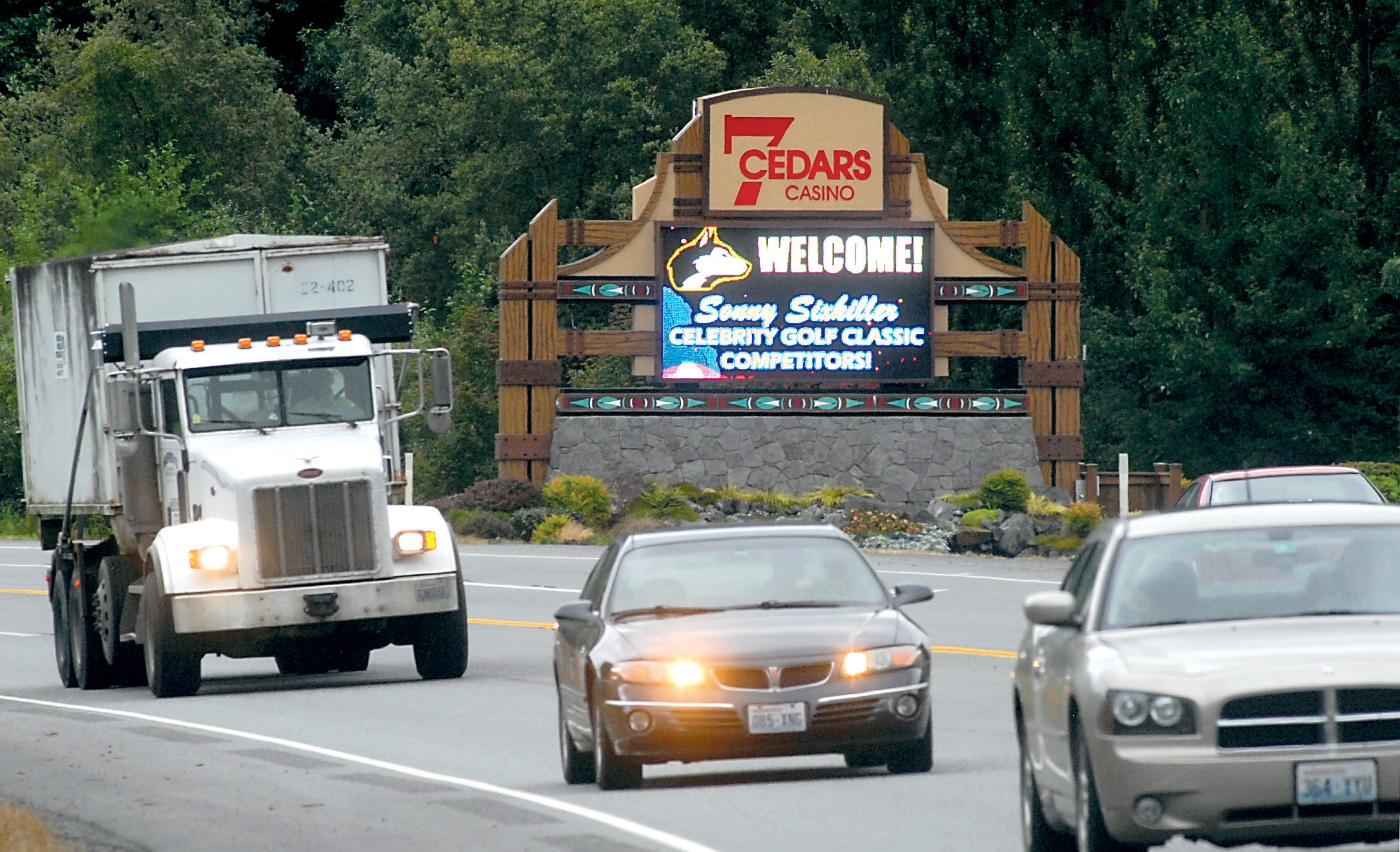 Motor vehicle traffic on U.S. Highway 101 travels through the 50 mph speed zone in front of 7 Cedars casino in Blyn on Thursday. Keith Thorpe/Peninsula Daily News