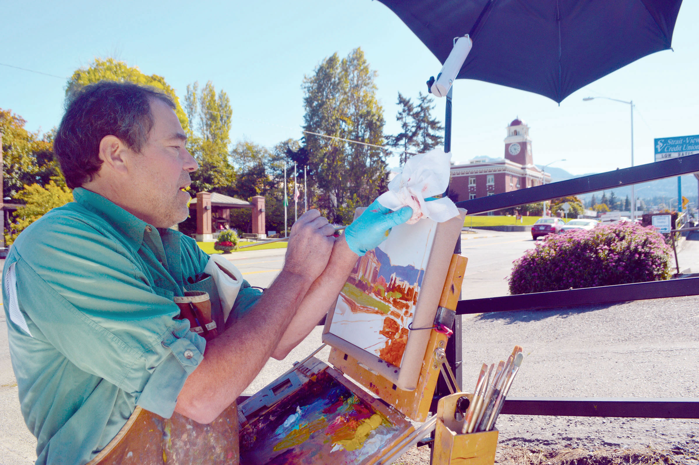 Robin Weiss of Poulsbo paints the Clallam County Courthouse on Thursday during the quick-draw contest