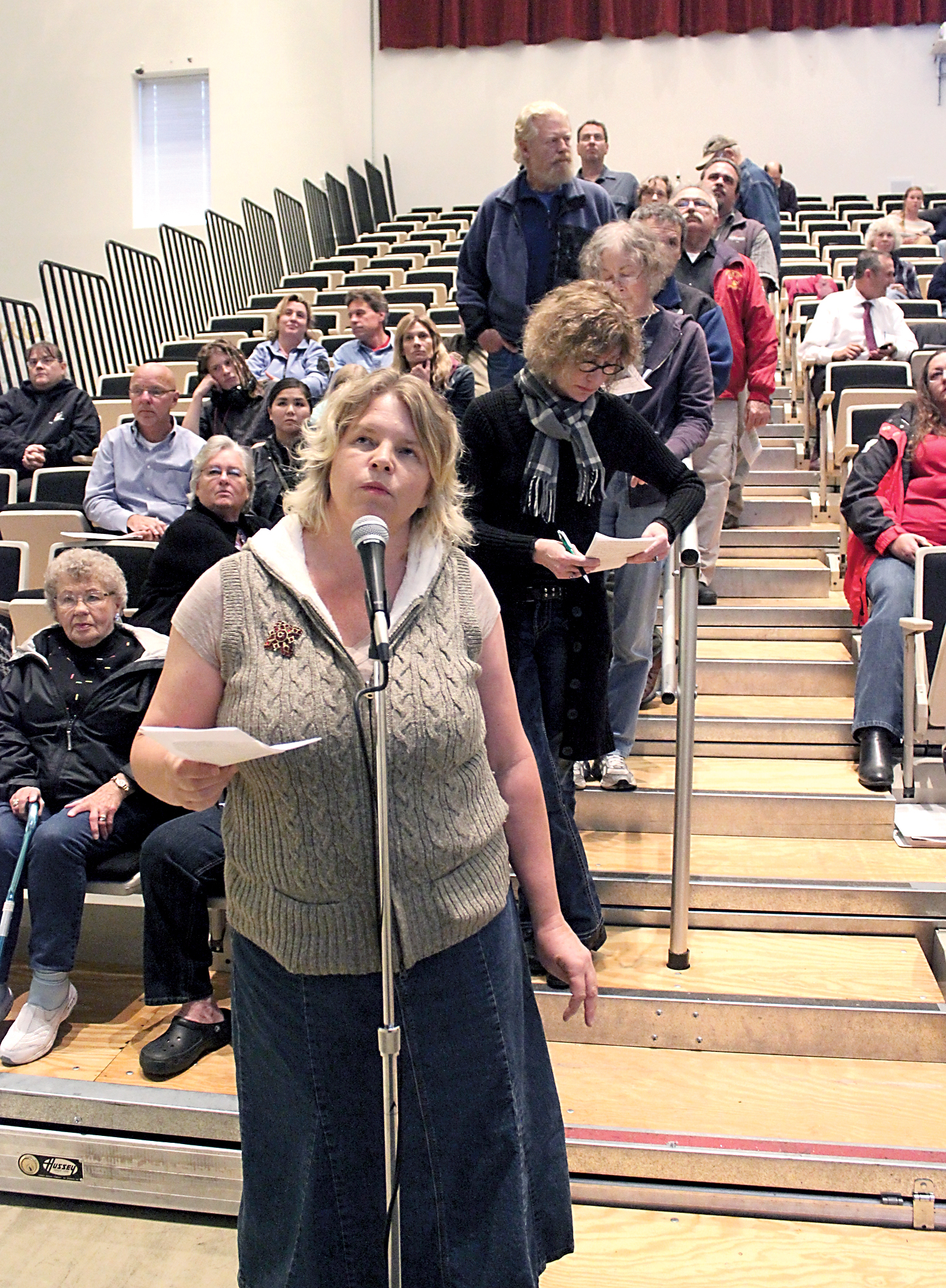 Forks resident Michelle Simpson is the first to ask questions of the panel at the meeting. Mark St.J. Couhig/Peninsula Daily News