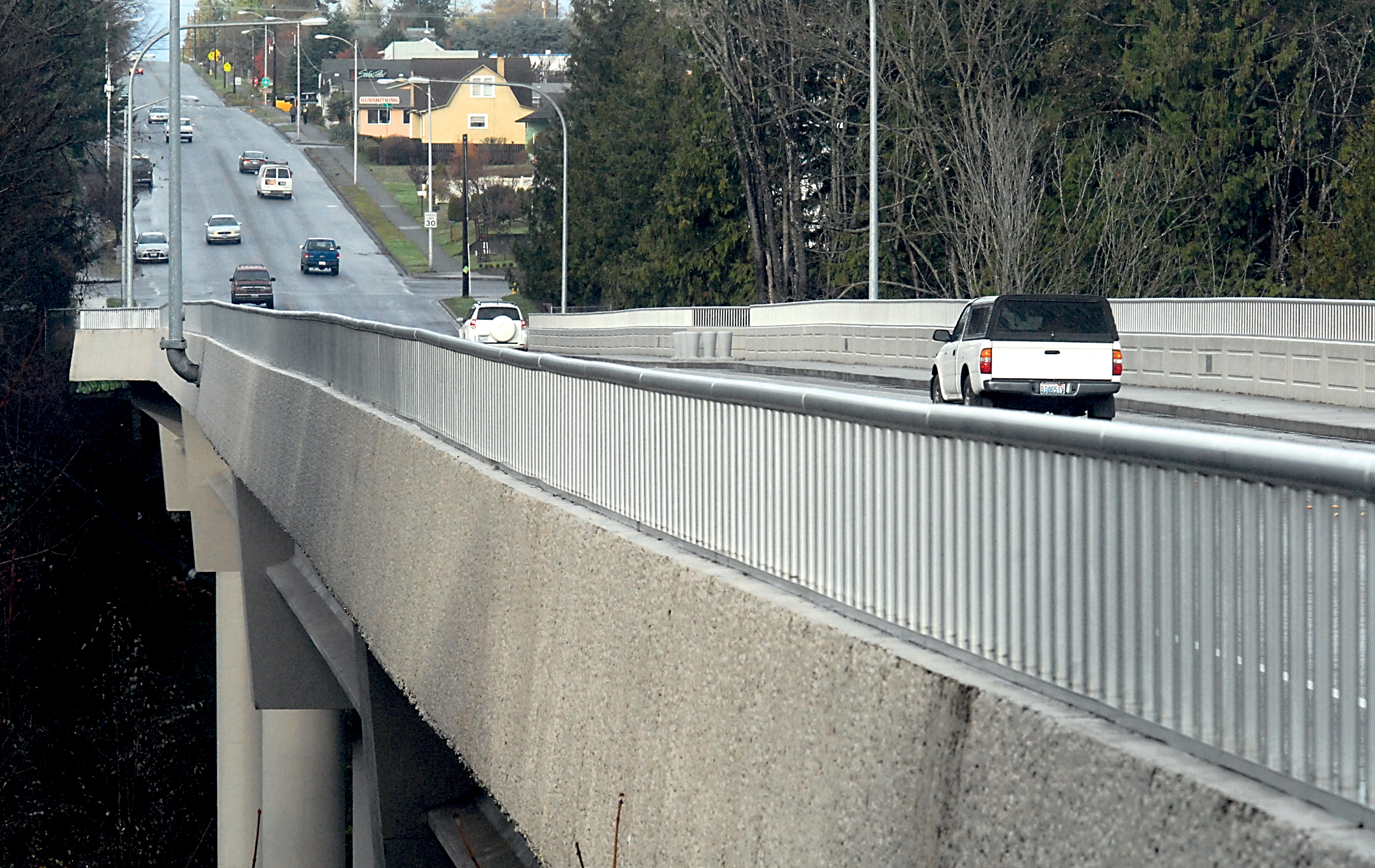 Traffic makes its way across the Eighth Street bridge over Tumwater Creek in Port Angeles. — Keith Thorpe/Peninsula Daily News