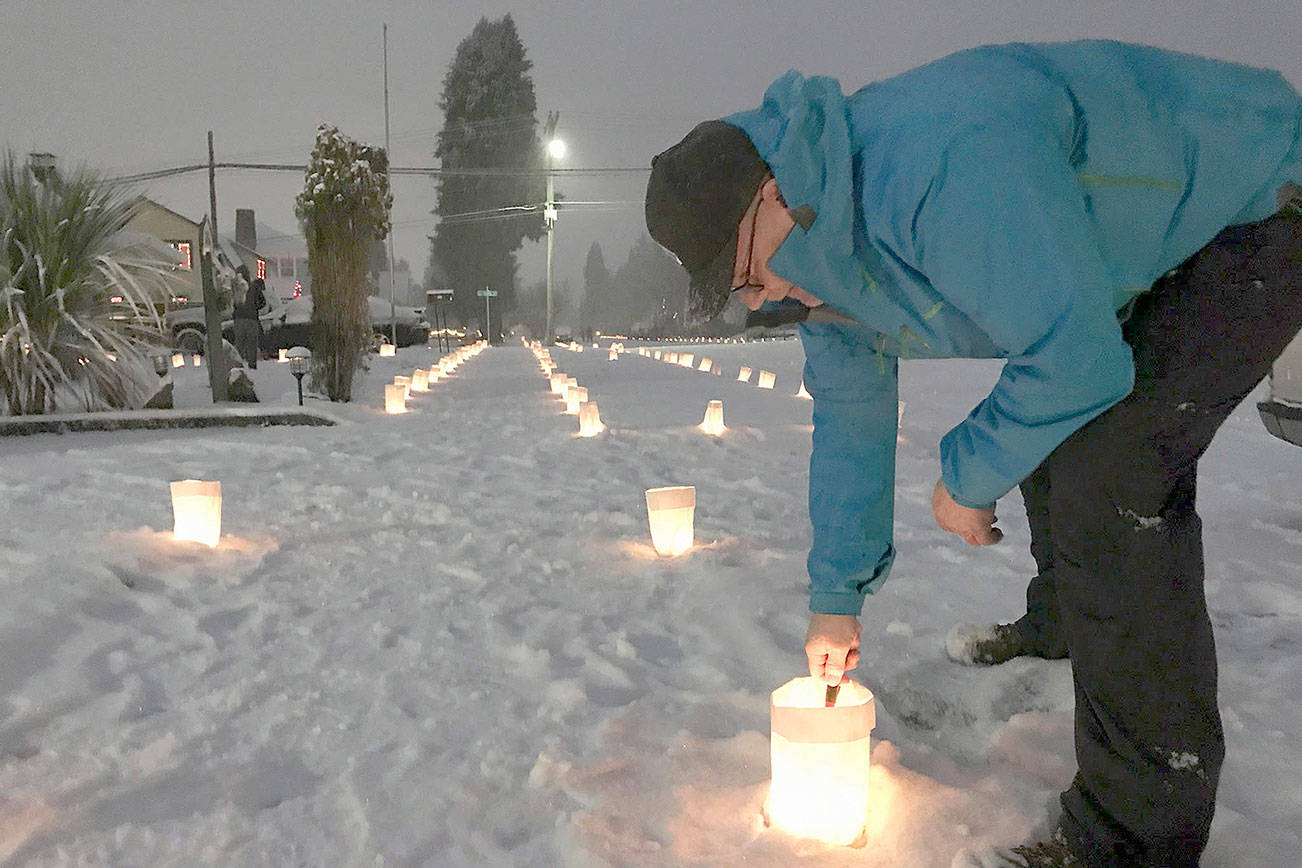 Luminary display joins neighbors, generations in Port Angeles