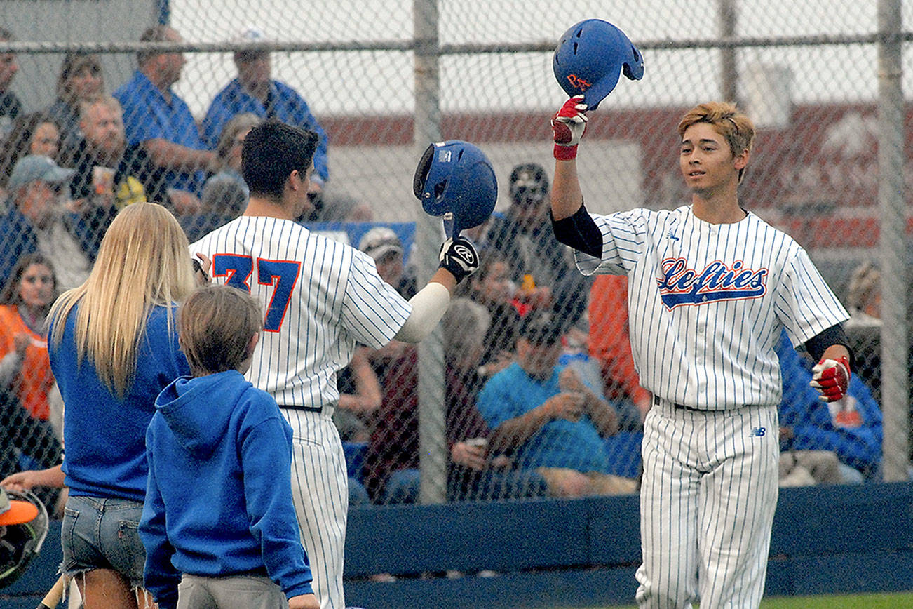 2017 SPORTS IN REVIEW It was the year of the Lefties in Port Angeles