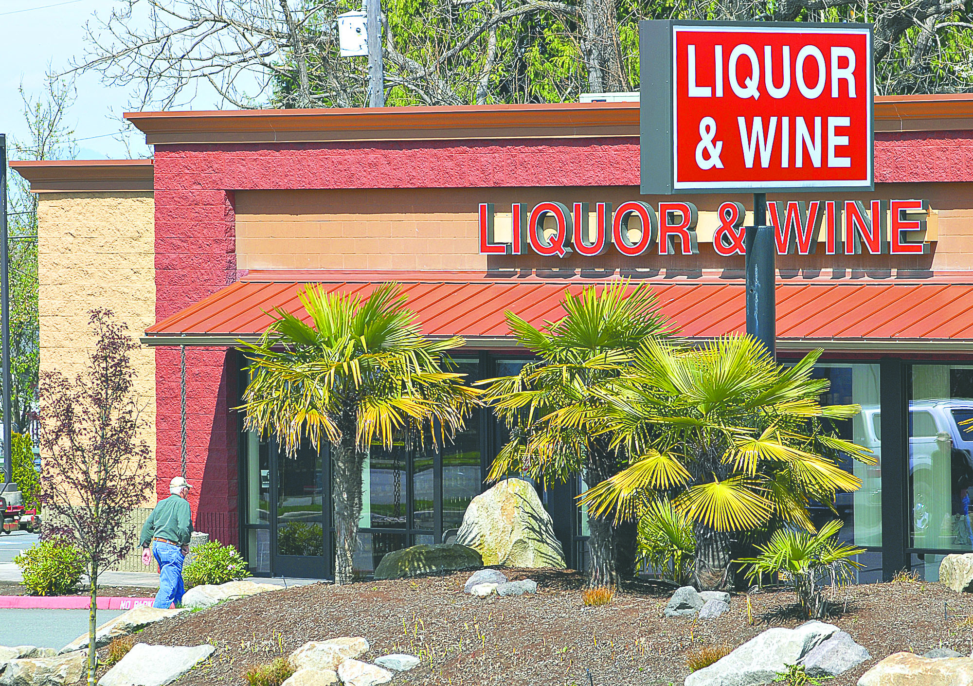 The state liquor store at 1331 E. Front St. in Port Angeles will close temporarily starting Tuesday. Chris Tucker/Peninsula Daily News