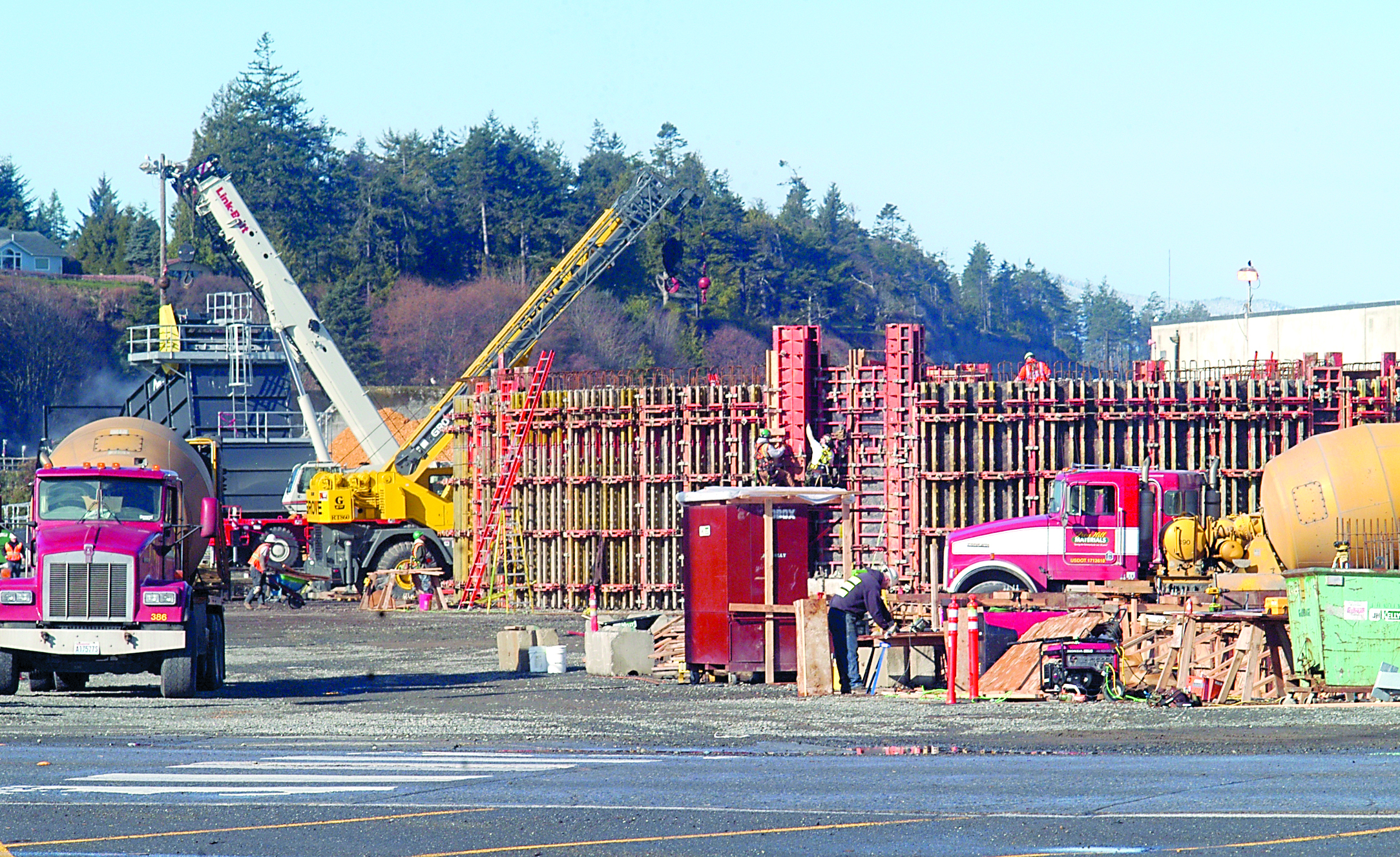 Work continues Wednesday on a cogeneration plant that will provide power to the Nippon Paper Industries USA plant in Port Angeles. Keith Thorpe/Peninsula Daily News