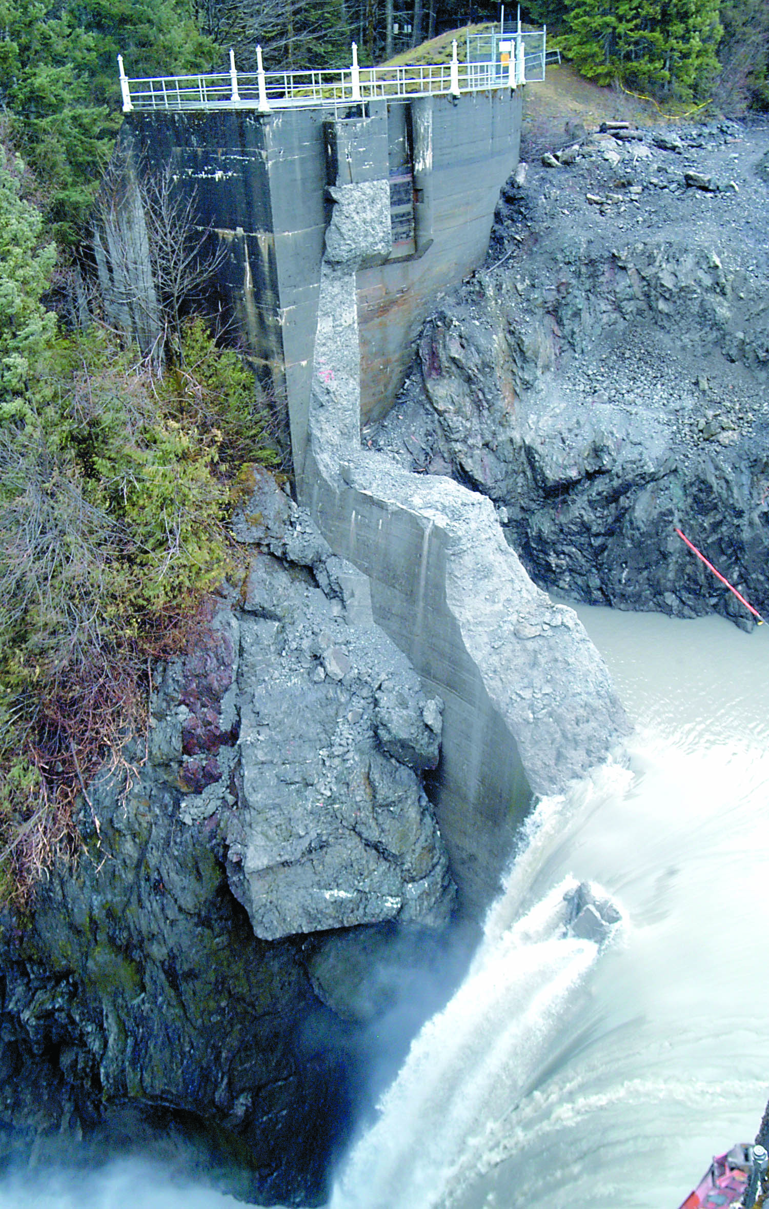 Milestones in Elwha River dam removals: Fish still checked at Elwha Dam; most work focuses on Glines [**Gallery**]