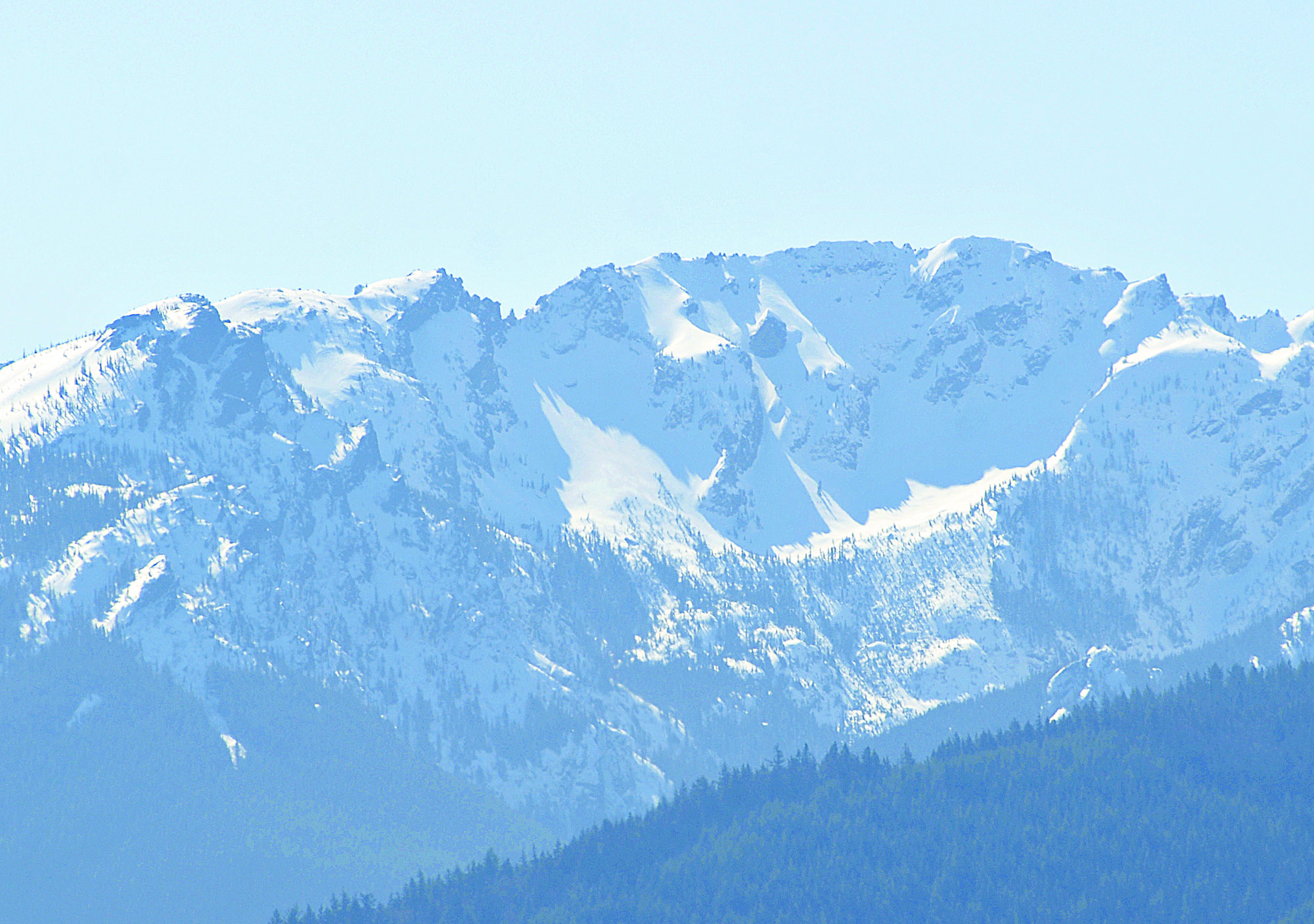 Snow is seen across the Olympic Mountains Sunday. Chris Tucker/Peninsula Daily News