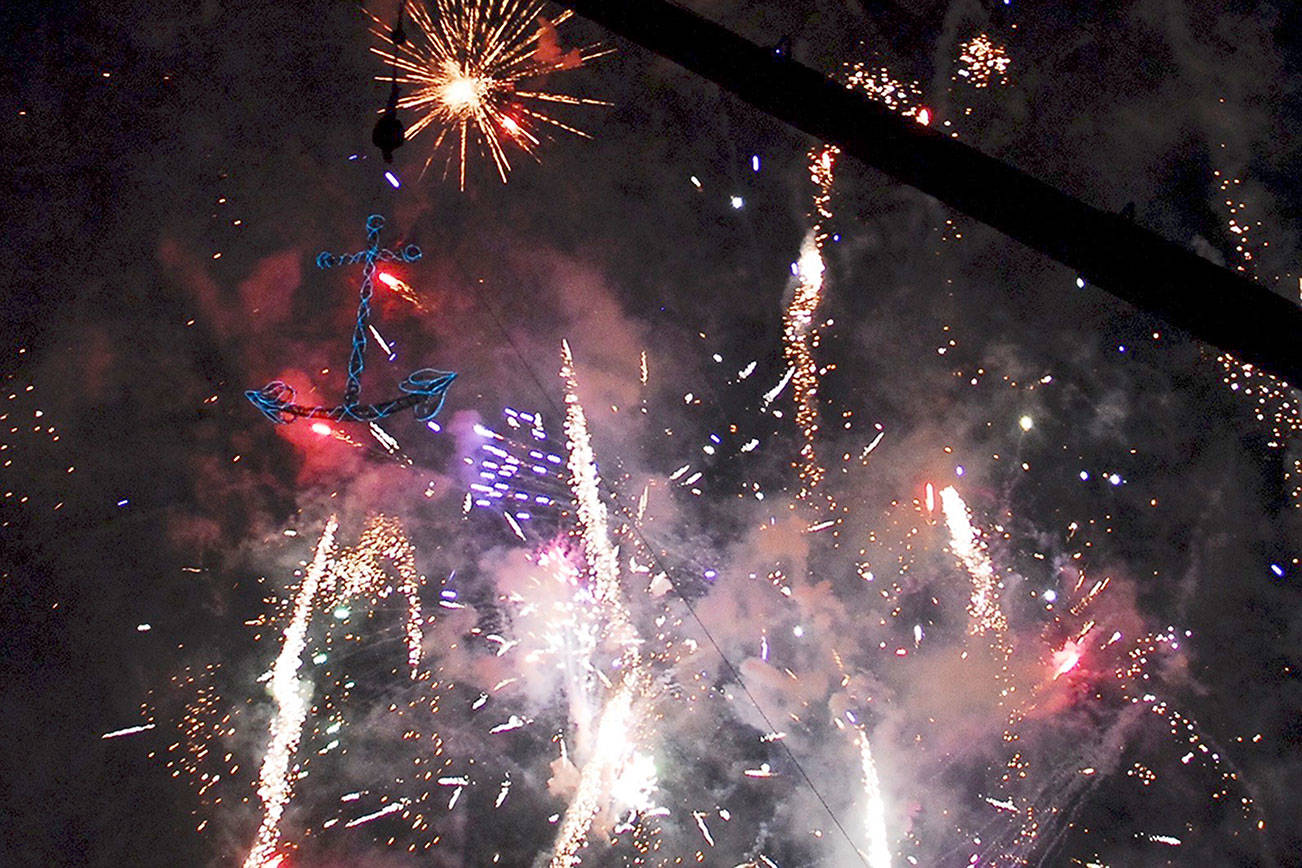 Fireworks, anchor raising help Port Townsend crowds usher in 2018