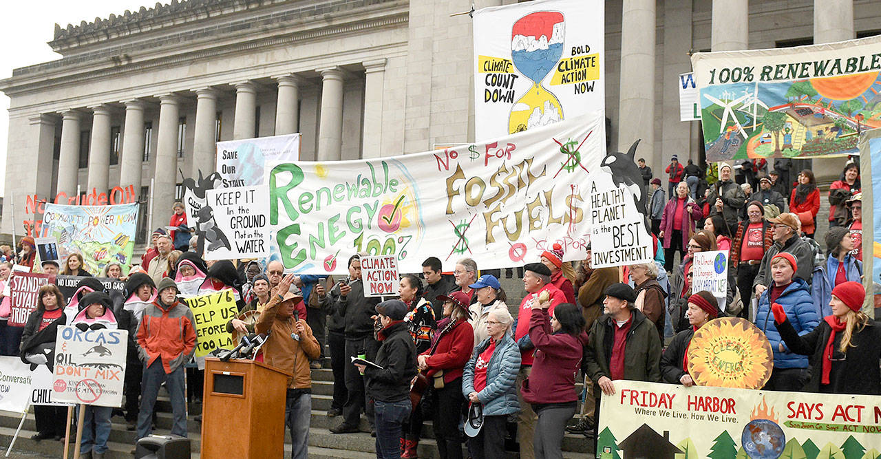 On the opening day of the 2018 legislative session in Olympia on Monday, speaker Paul Che oke ten Wagner from the Sanich First Nations extols a crowd of several hundred supporters to protect the environment for the sake of children and future generations during the Climate Countdown Day 1 rally on the steps of the Capitol. (The Associated Press)