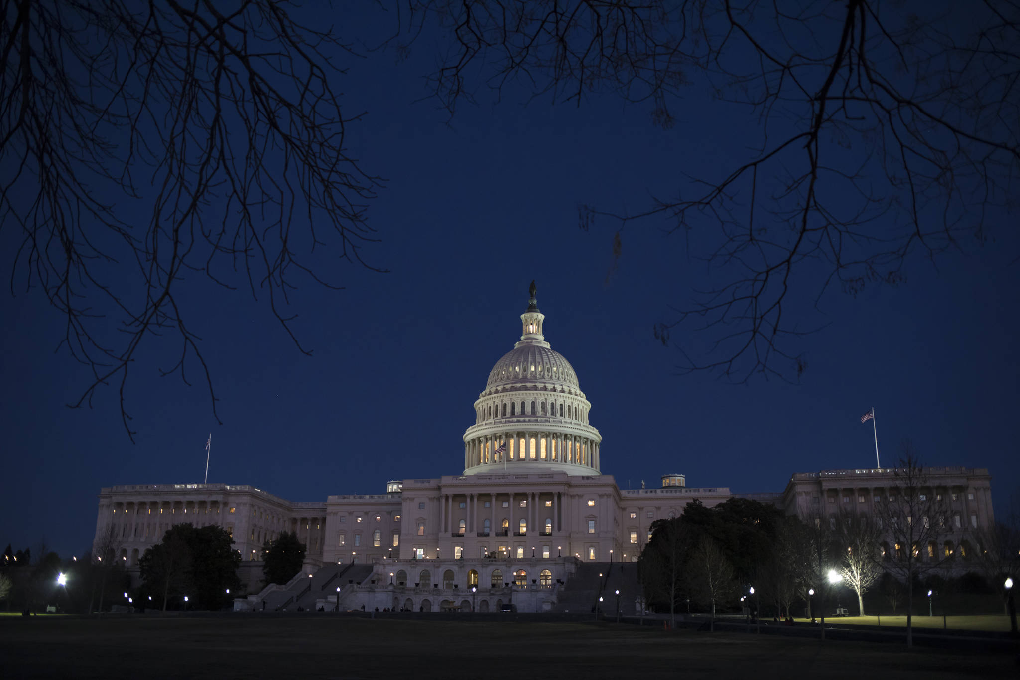 U.S. government shuts down; Dems, GOP blame each other