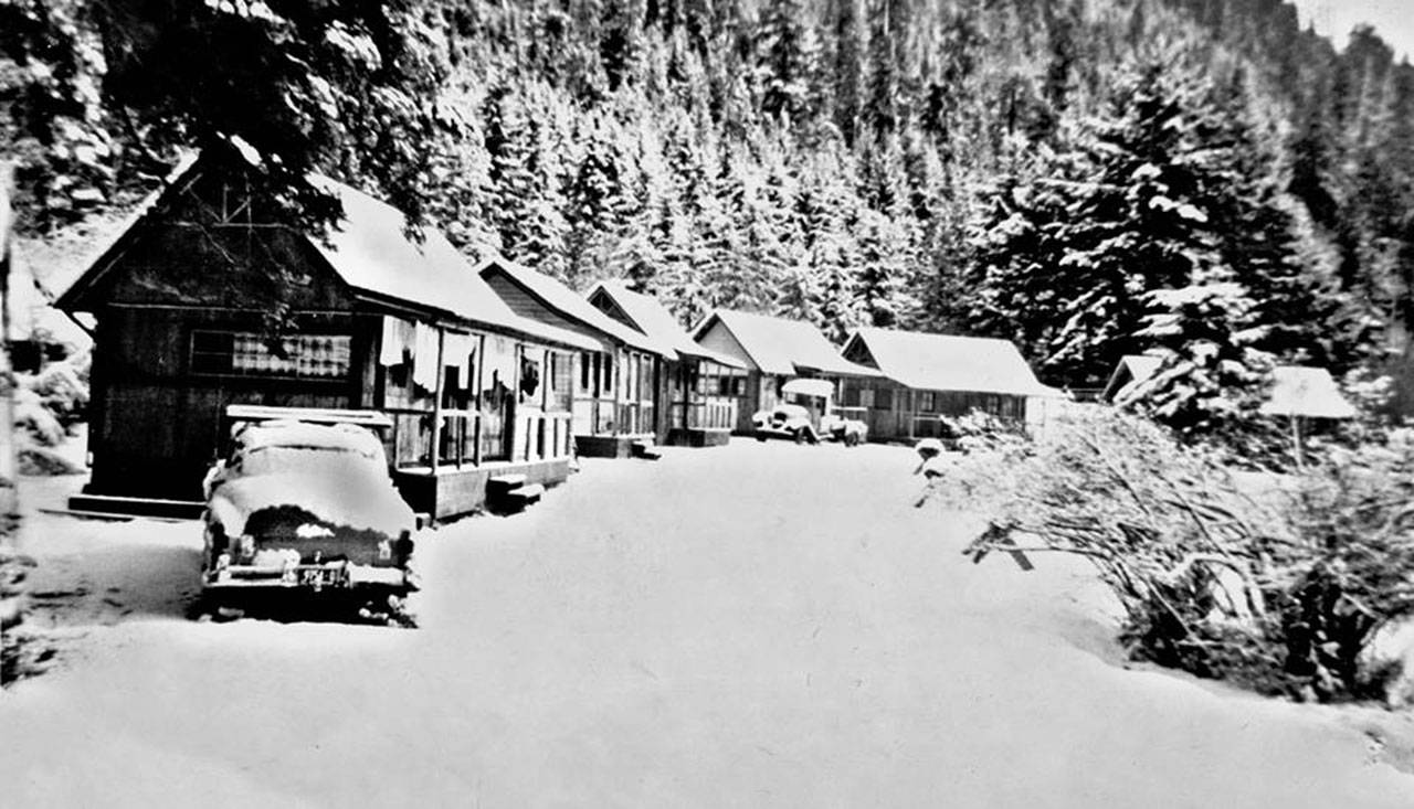 The cabins at Log Cabin Resort, shown here sometime between 1943 and 1957. (Hansen Collection)