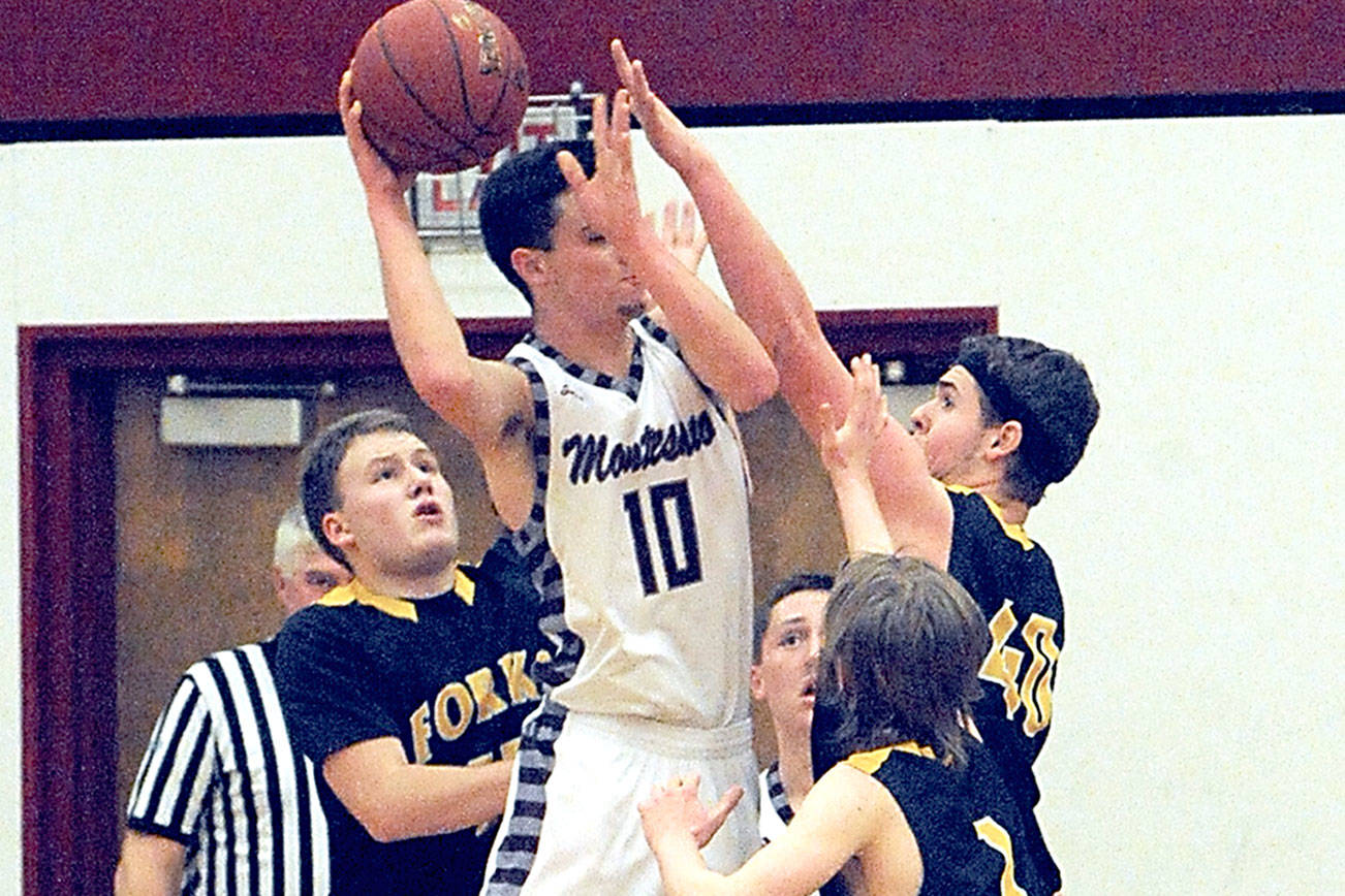 DISTRICT BASKETBALL: Seasons end for Port Angeles, Port Townsend, Forks and Neah Bay boys teams; Neah Bay girls in district title game