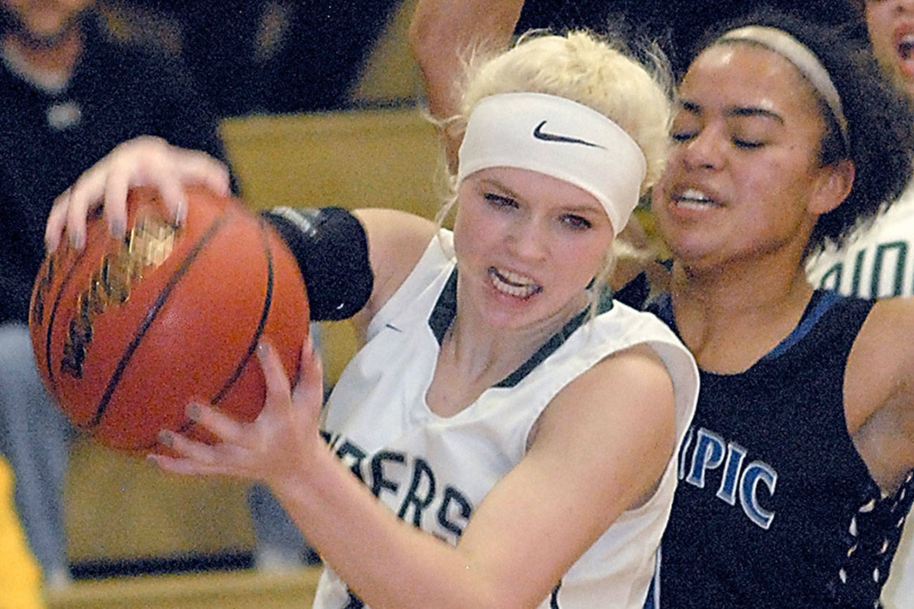 STATE BASKETBALL: Roughriders’ Steinman is on the defensive