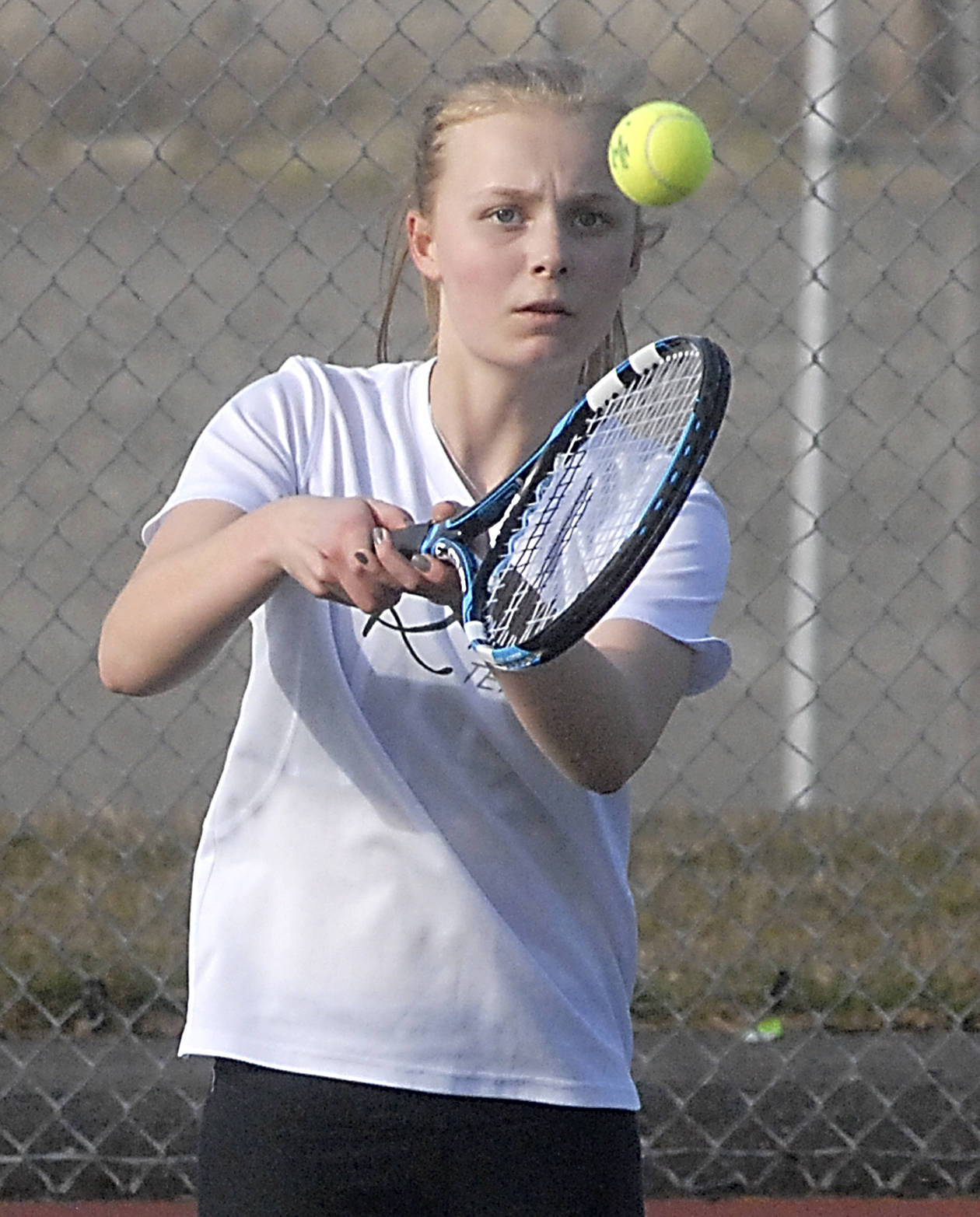 <strong>Keith Thorpe</strong>/Peninsula Daily News                                Port Angeles Summer Olsen competes in her singles match against Klahowyas Maddy Rienks on Tuesday at Port Angeles High School.
