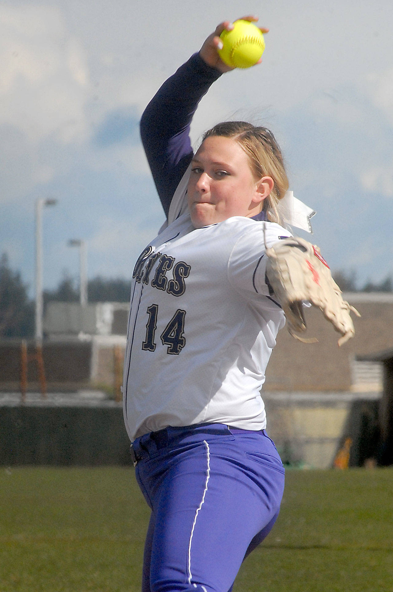 Keith Thorpe/Peninsula Daily News Sequim’s Shelby Jones pitches during Saturday’s game against Archbishop Murphy at Sequim High School.