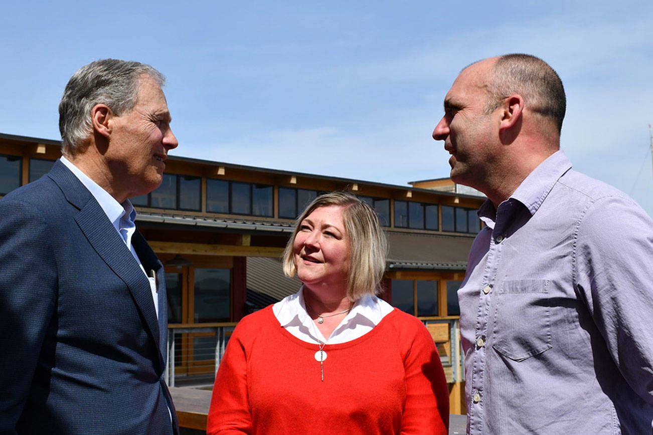 Inslee visits Peninsula: Governor hears reports on economy of state