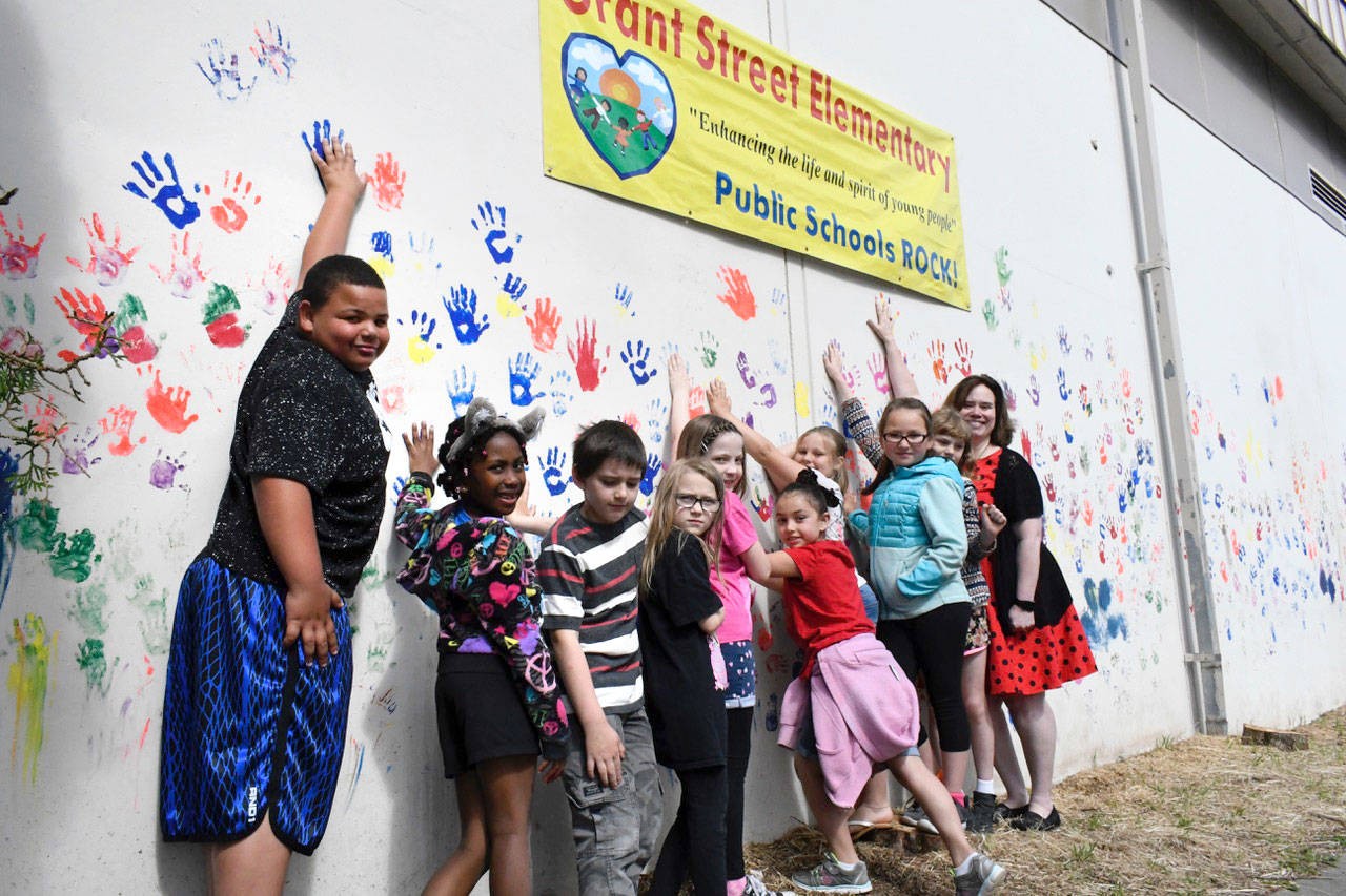 Port Townsend students say goodbye to Grant Street Elementary School on Friday, the last day of classes. In September, school will be held at Salish Coast Elementary School, just up the hill from the current location. Grant Street Principal Lisa Condran, right, said the school has seen 61 years of children pass through its doors. (Jeannie McMacken/Peninsula Daily News)