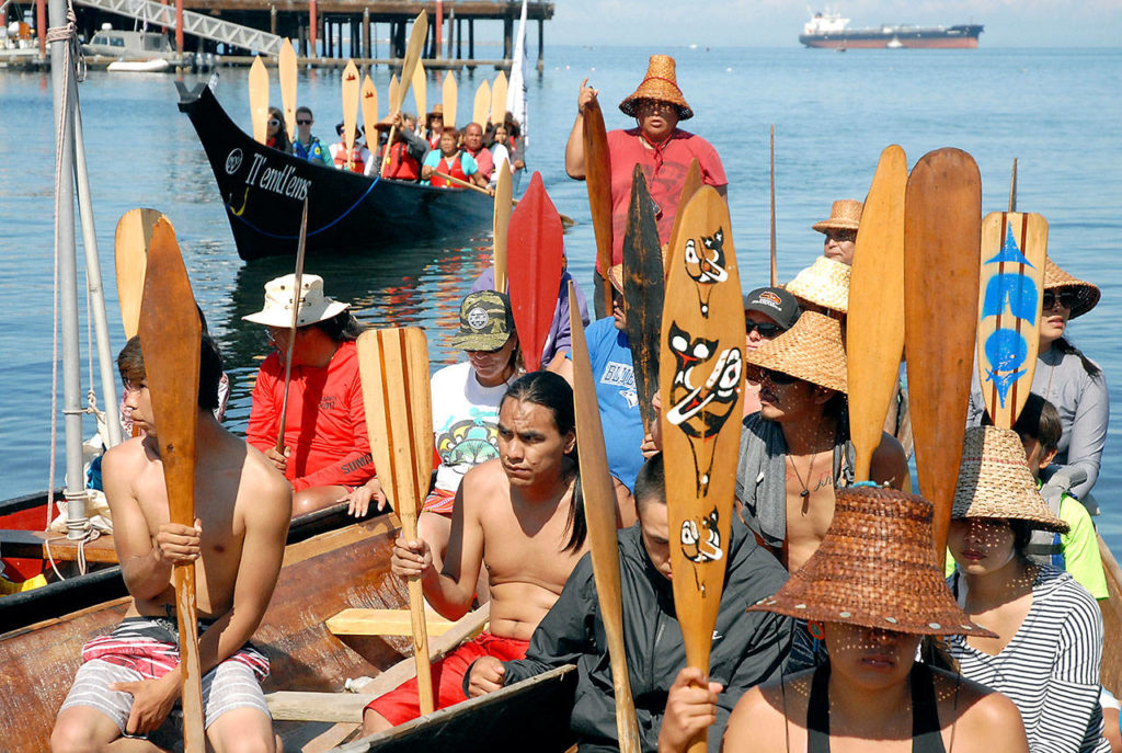 Canoes at Hollywood Beach during Paddle to Puyallup