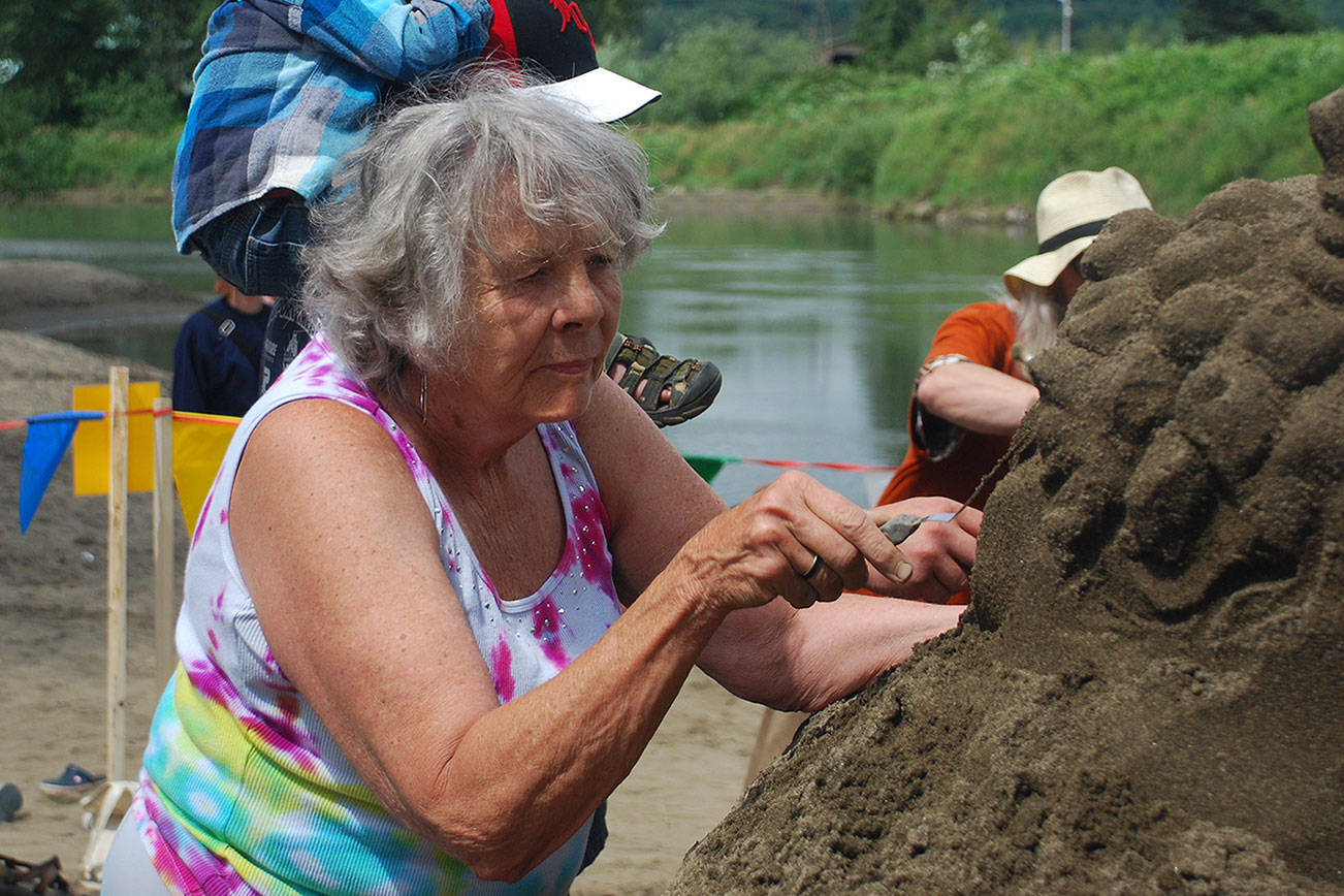 Sand sculptor Kali Bradford brings artwork to fundraiser