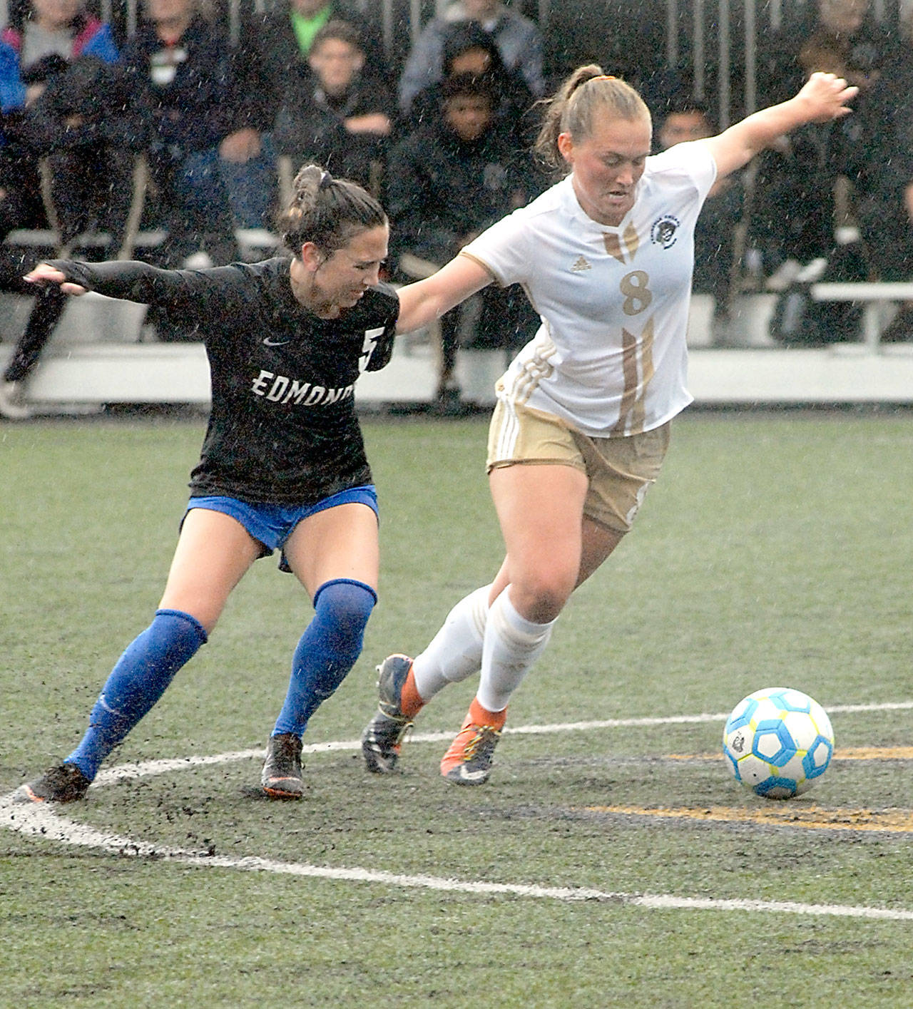Keith Thorpe/Peninsula Daily News Edmonds’ Katlyn Ewoniuk, left, and Peninsula’s Emilee Greve battle for the ball during Saturday’s match in Port Angeles. Greve scored a goal in the match.