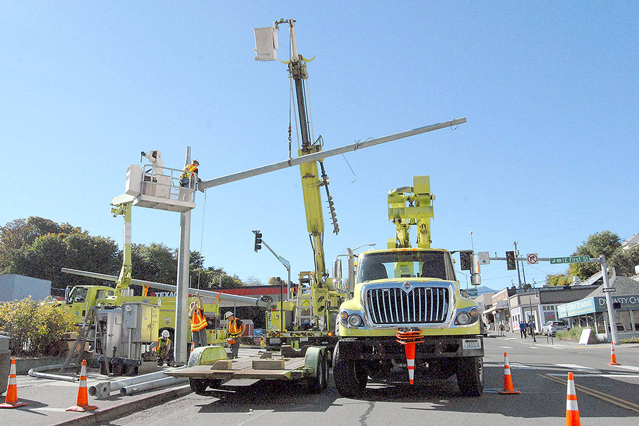 PHOTO: Traffic light replacement causes jam in Port Angeles