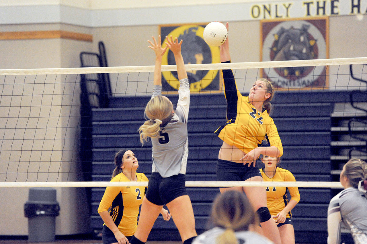 Forks’ Elliahna Kilmer (22) hits against Montesano’s Emma Kahler Thursday night in Forks. The Spartans came back from a 2-0 deficit to defeat Montesano in five games. Also in on the action are Spartan’s Julia Lausche (2) and Natalie Lausche (11). (Lonnie Archibald/for Peninsula Daily News)
