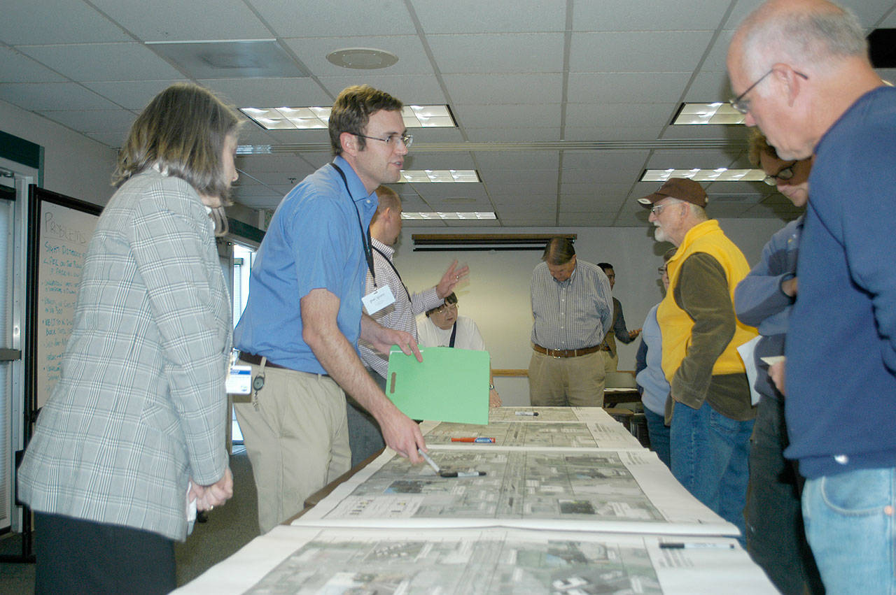 <strong>Rob Ollikainen</strong>/Peninsula Daily News                                Port Angeles civil engineer Jonathan Boehme, second from left, explains preliminary designs for safety improvements to Lincoln Street at an open house in the Vern Burton Community Center. Planned improvements include bike lanes, extended curbs and a new traffic signal at Third Street.