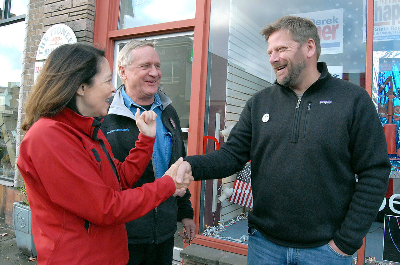 PHOTO: Cantwell visits Democrats in Port Angeles