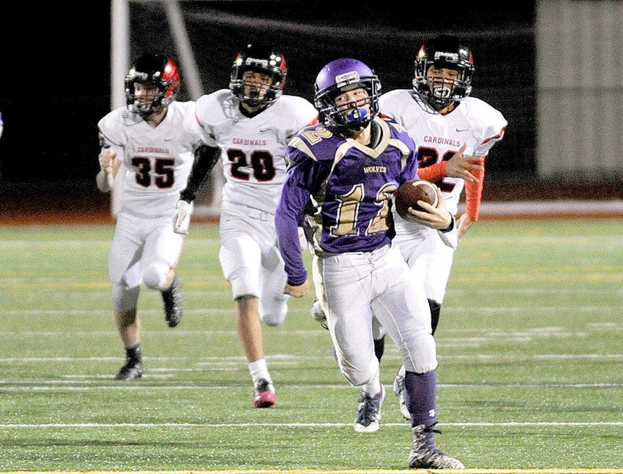 Sequim’s Kyler Rollness runs with the ball during the Wolves’ 22-20 playoff win over Franklin Pierce on Friday. (Michael Dashiell/Olympic Peninsula News Group)