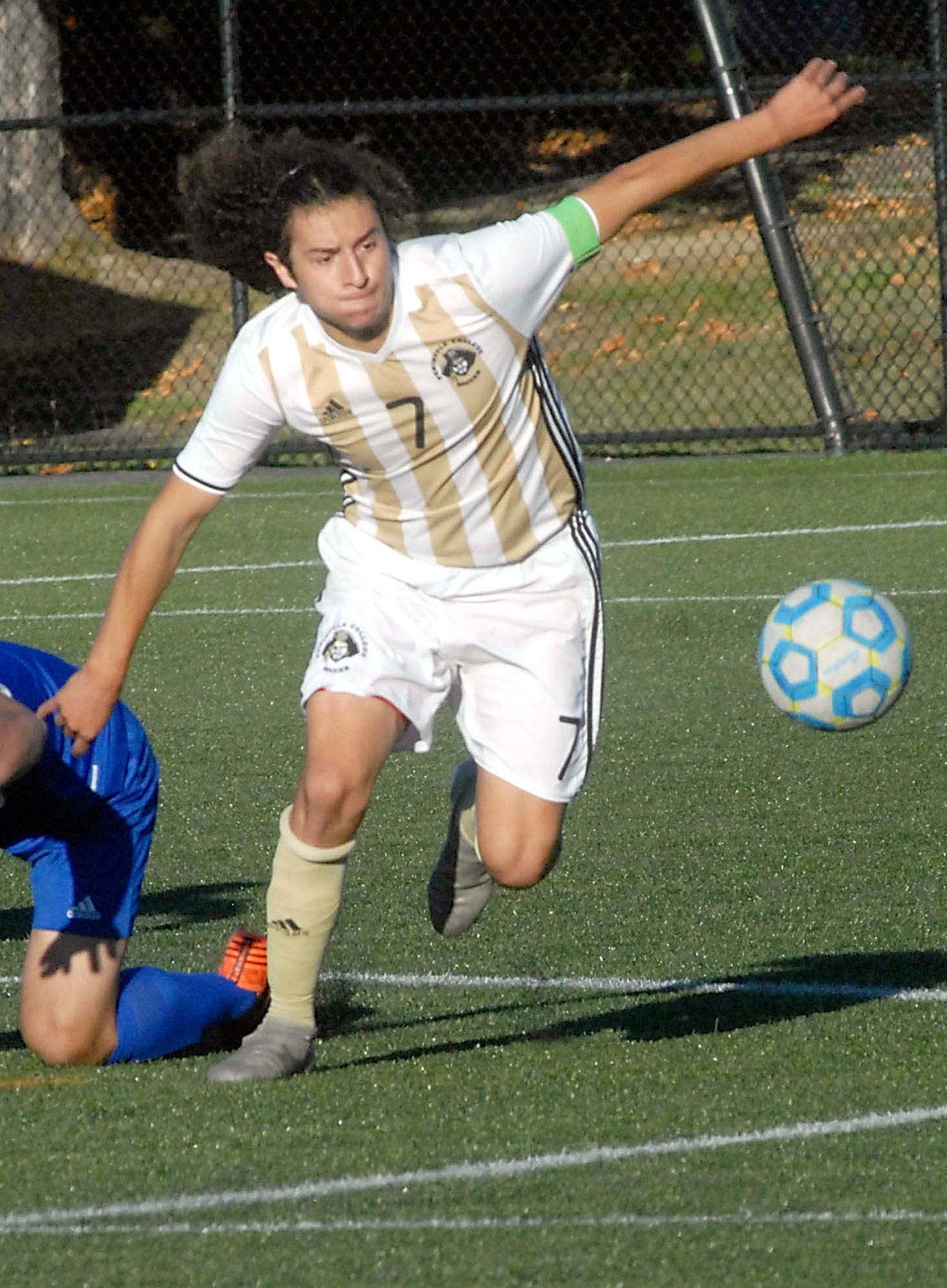 Keith Thorpe/Peninsula Daily News Peninsula’s Jose Serna, shown in their Oct. 10 match against Edmonds, has been named as the NWAC North Region MVP.