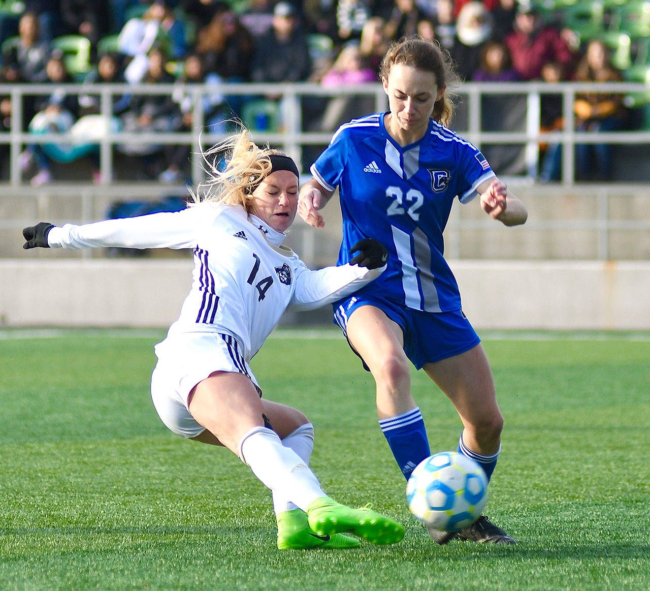 Peninsula Taylor Graham battles for a loose ball with Clark’s Julie Williams in the NWAC championship match in Tukwila Sunday. The Peninsula women won 2-0 to win the NWAC championship. (Jay Cline)