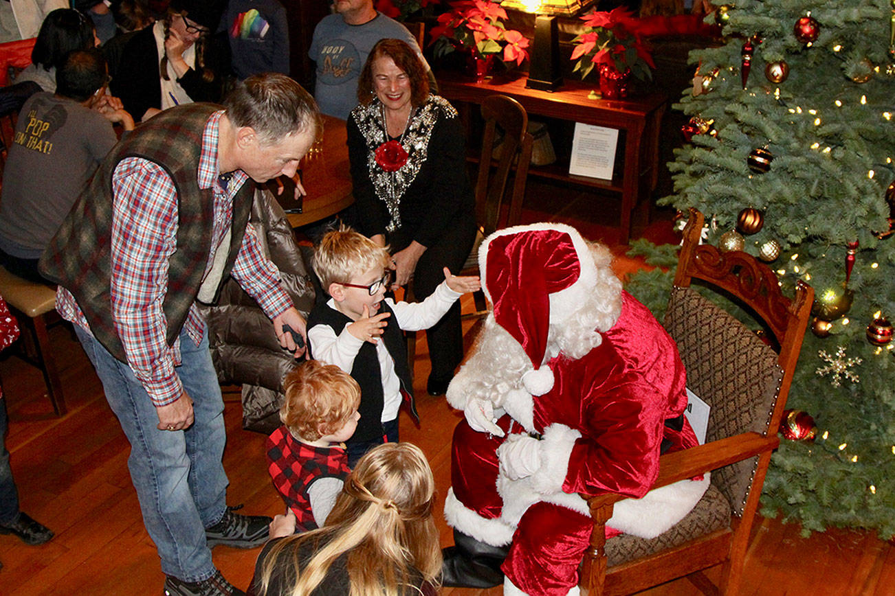 PHOTO: Sharing big Christmas wishes at Lake Crescent