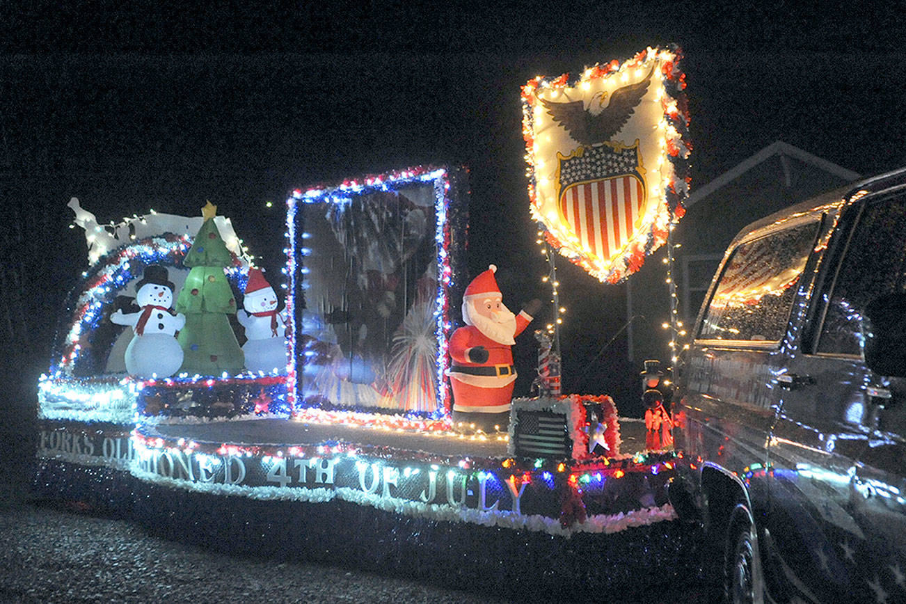 West End celebrates season with Twinkle Light Parade, tree lighting and other festivities