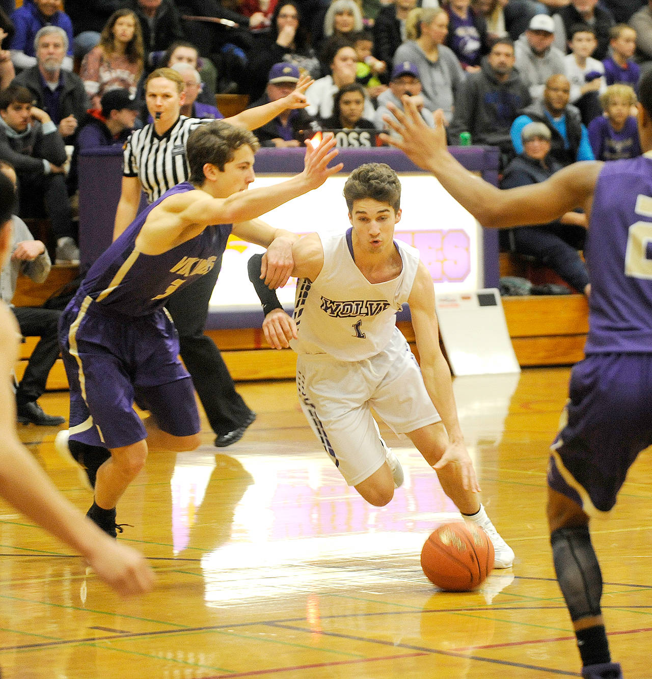 Michael Dashiell/Olympic Peninsula News Group Sequim’s Nate Despain drives through the North Kitsap defense during the Wolves’ 70-55 loss to the Vikings.