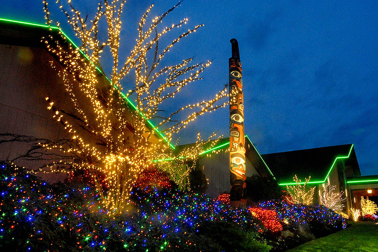 Peninsula ablaze with lights for the holidays