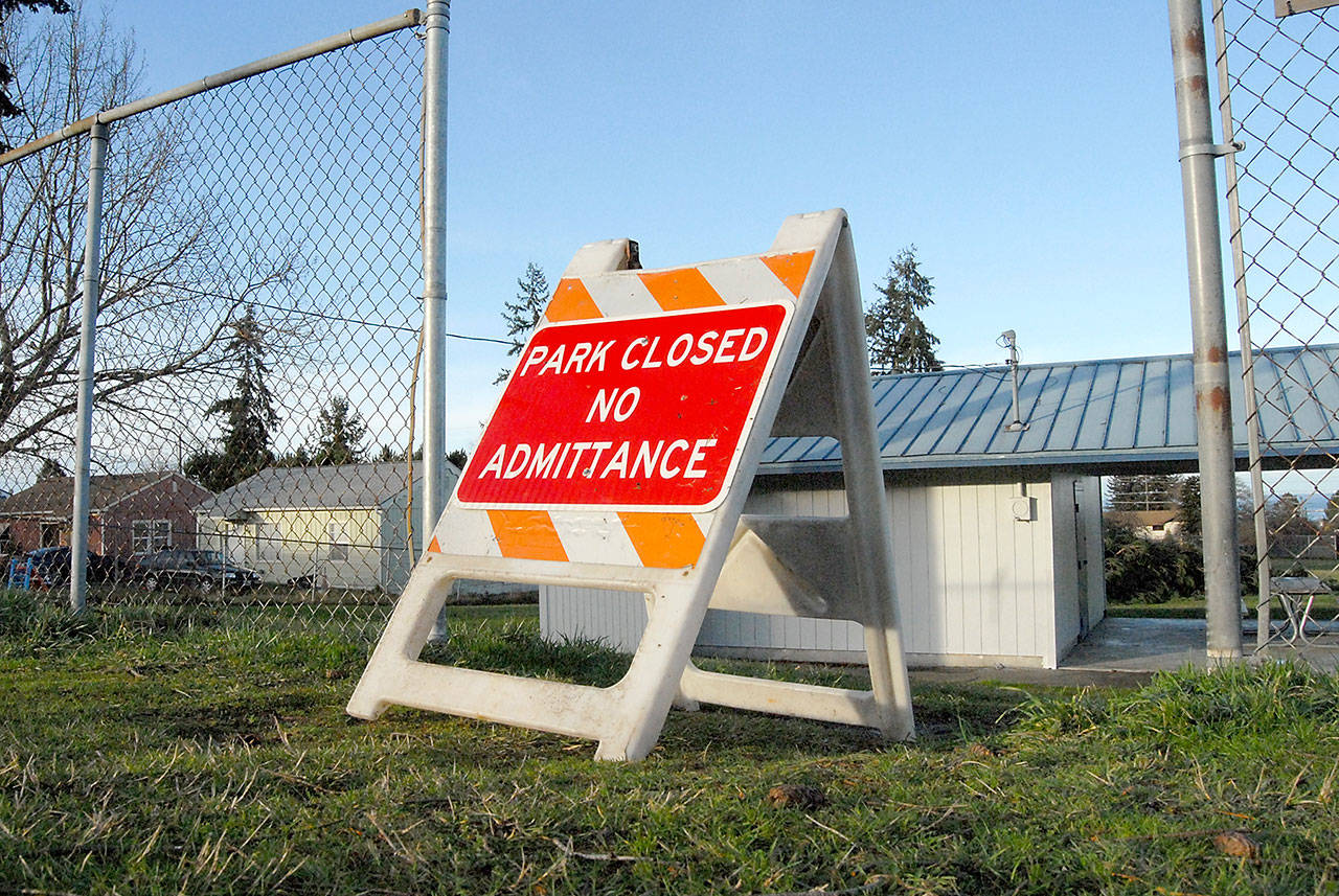 A sign barring admittance to Port Angeles’ Lions Park stands at the south gate from Whidby Avenue. (Keith Thorpe/Peninsula Daily News)