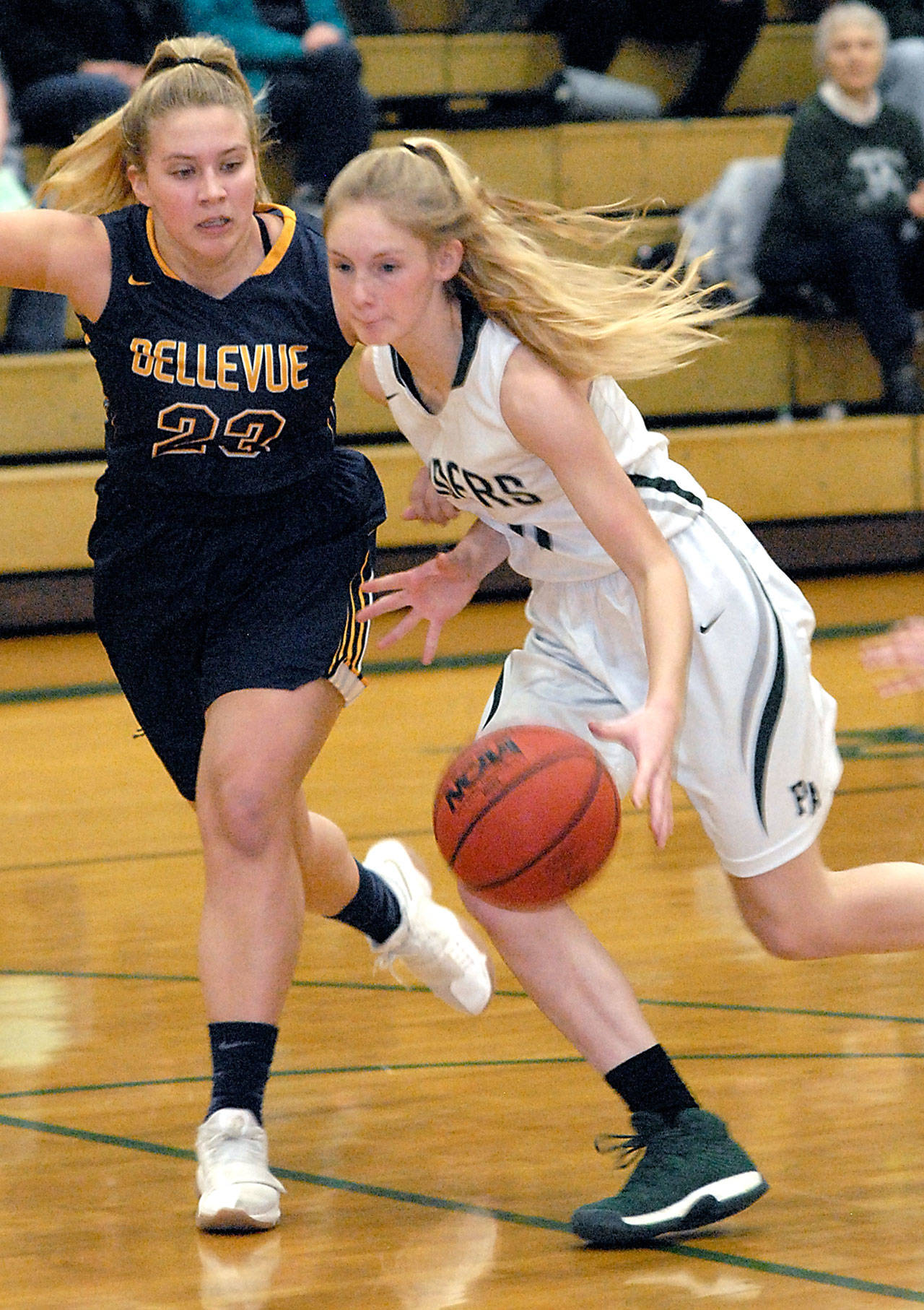 Keith Thorpe/Peninsula Daily News Port Angeles’ Millie Long, right slips past the defense of Bellevue’s Sara Bower in the first quarter of their Friday afternoon matchup at Port Angeles High School.