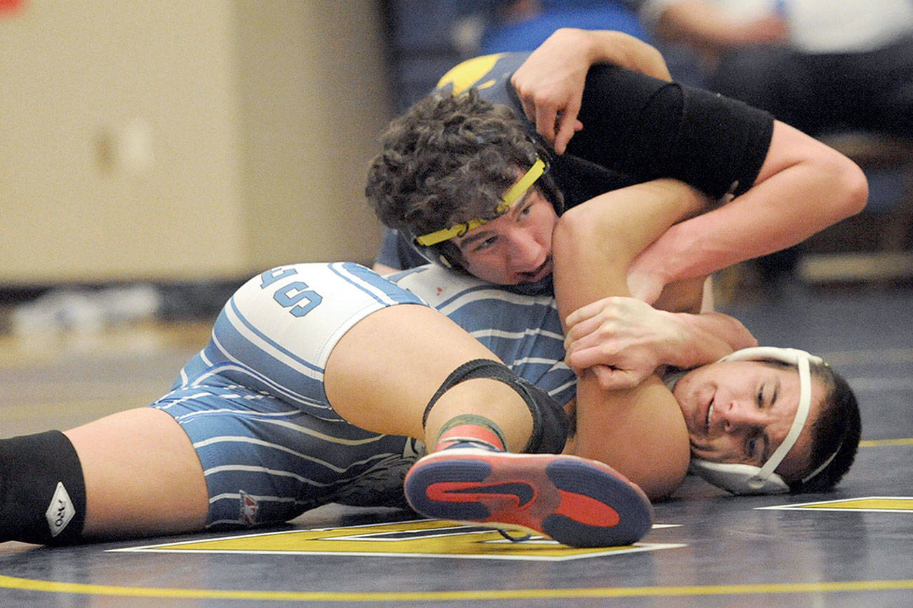 WRESTLING: Forks cruises to dual-meet victories