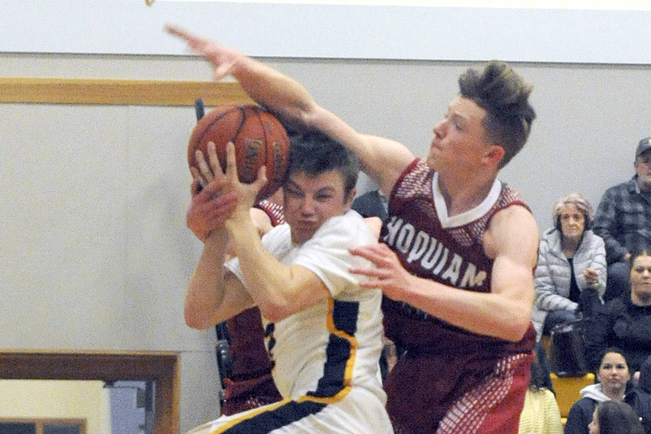 BOYS BASKETBALL ROUNDUP: Armas hits buzzer-beater to lift Forks