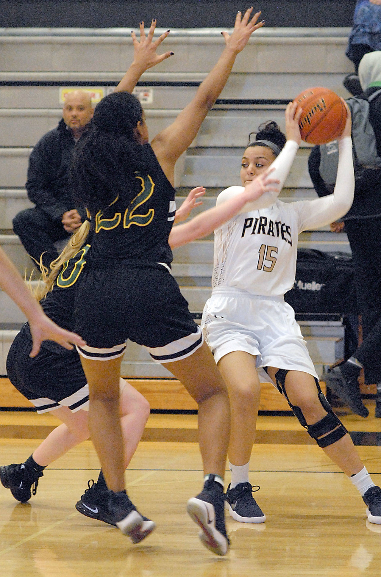 Keith Thorpe/Peninsula Daily News Peninsula’s Casandra White, right, looks for a way around the defense of Shoreline’s Raelyn Kimmel, left, and Clara Hansen in the third quarter on Wednesday in Port Angeles.
