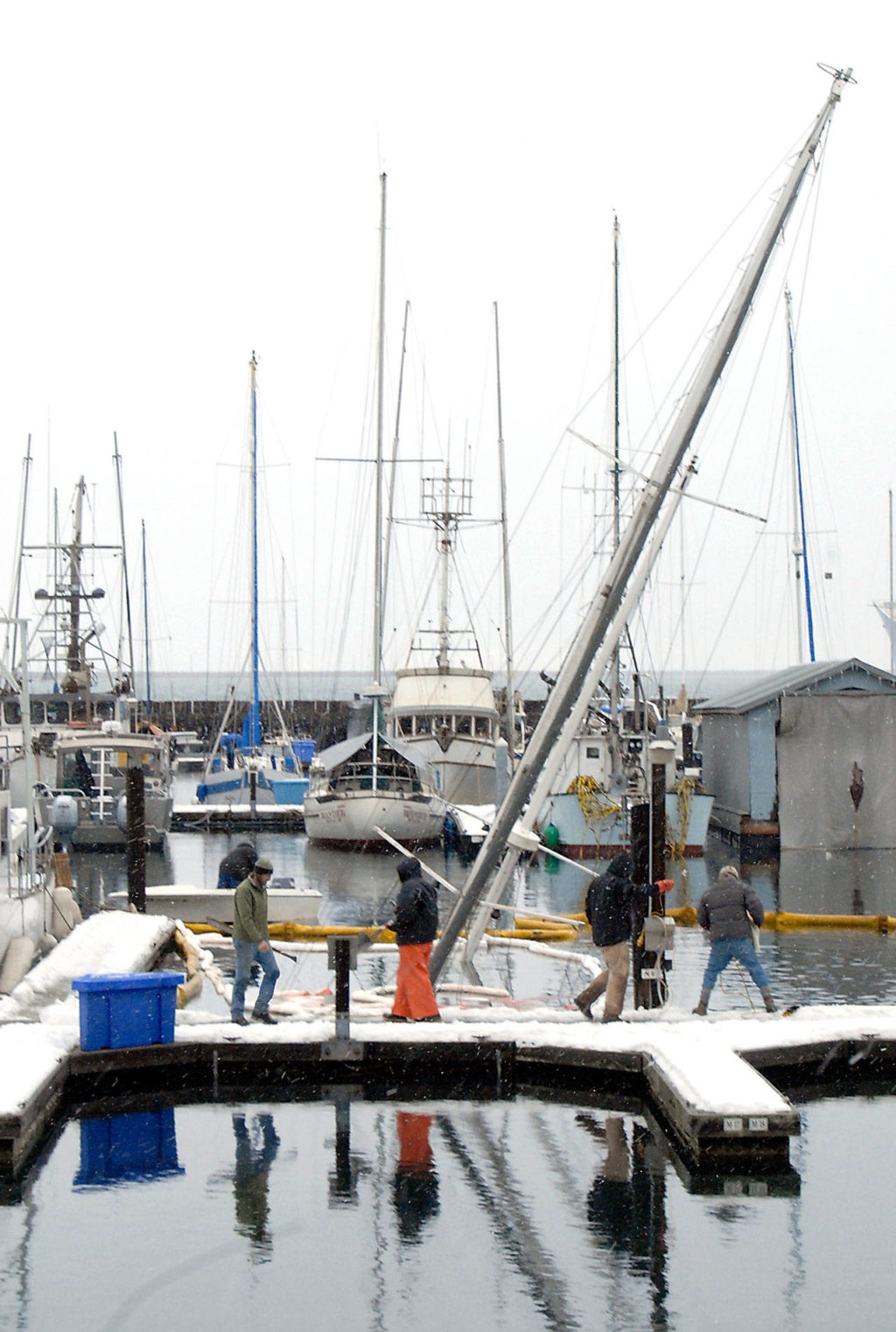 Boat sinks at Port Angeles Boat Haven Peninsula Daily News