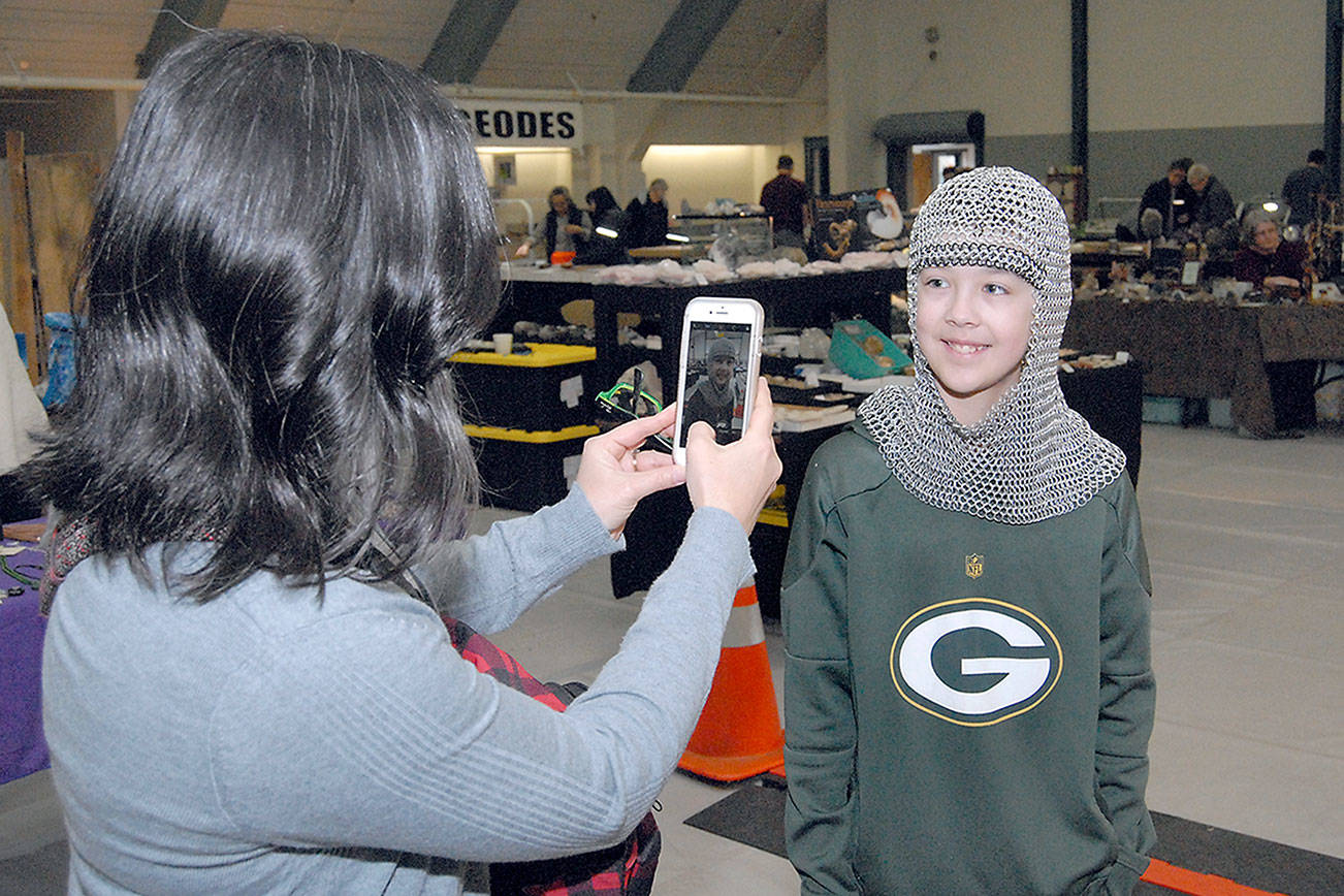 PHOTO: Finding a little gem at annual Rock, Gem & Jewelry show in Port Angeles