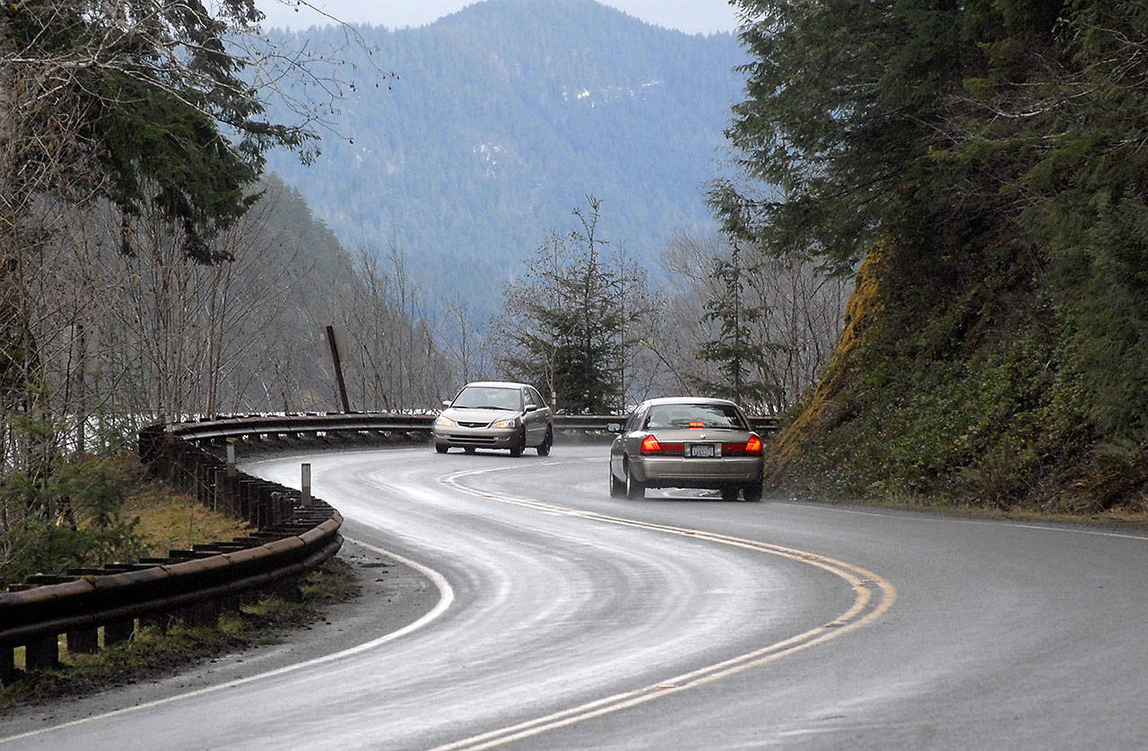 Cars make their way around a curve on U.S. Highway 101 at Lake Crescent west of Port Angeles. (Keith Thorpe/Peninsula Daily News)