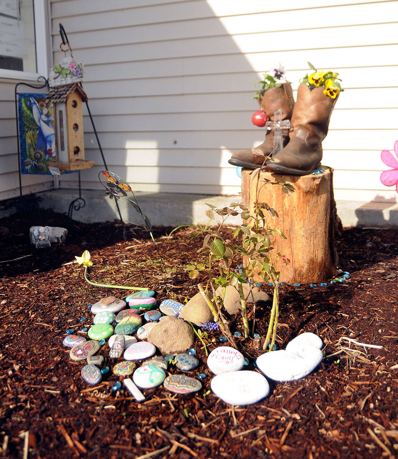 Residents of Sunbelt Apartments in Sequim have erected “Valerie’s Garden” at the South Fifth Avenue facility where Valerie Claplanhoo was killed Jan. 2. (Michael Dashiell/Olympic Peninsula News Group)
