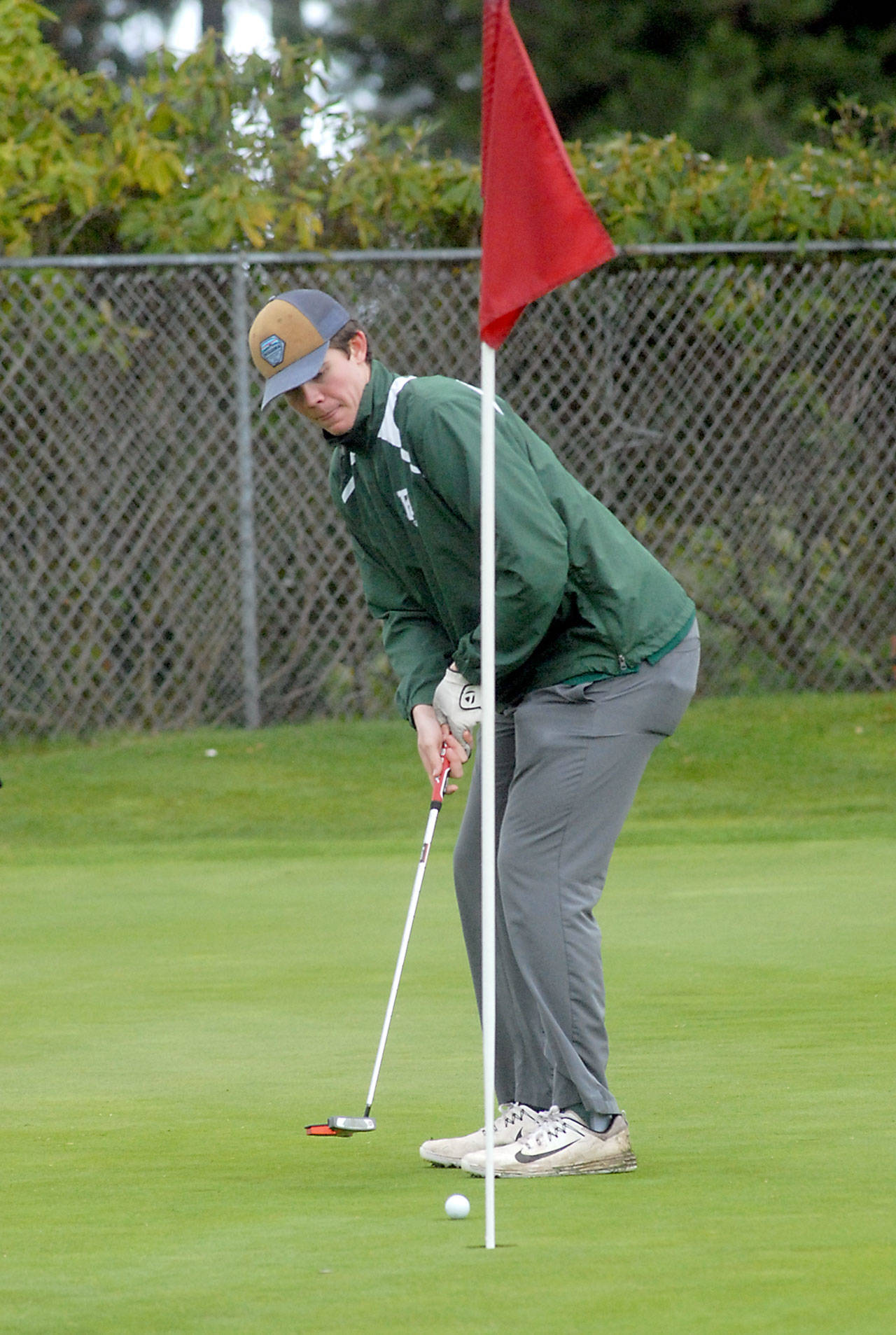 Keith Thorpe/Peninsula Daily News Port Angeles’ Skyler Cobb putts on the second hole at Peninsula Golf Club on Wednesday in Port Angeles.