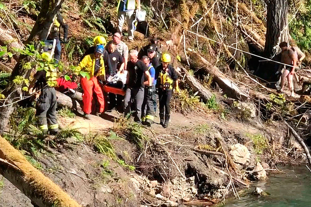 Man sent to hospital after falling into Elwha River