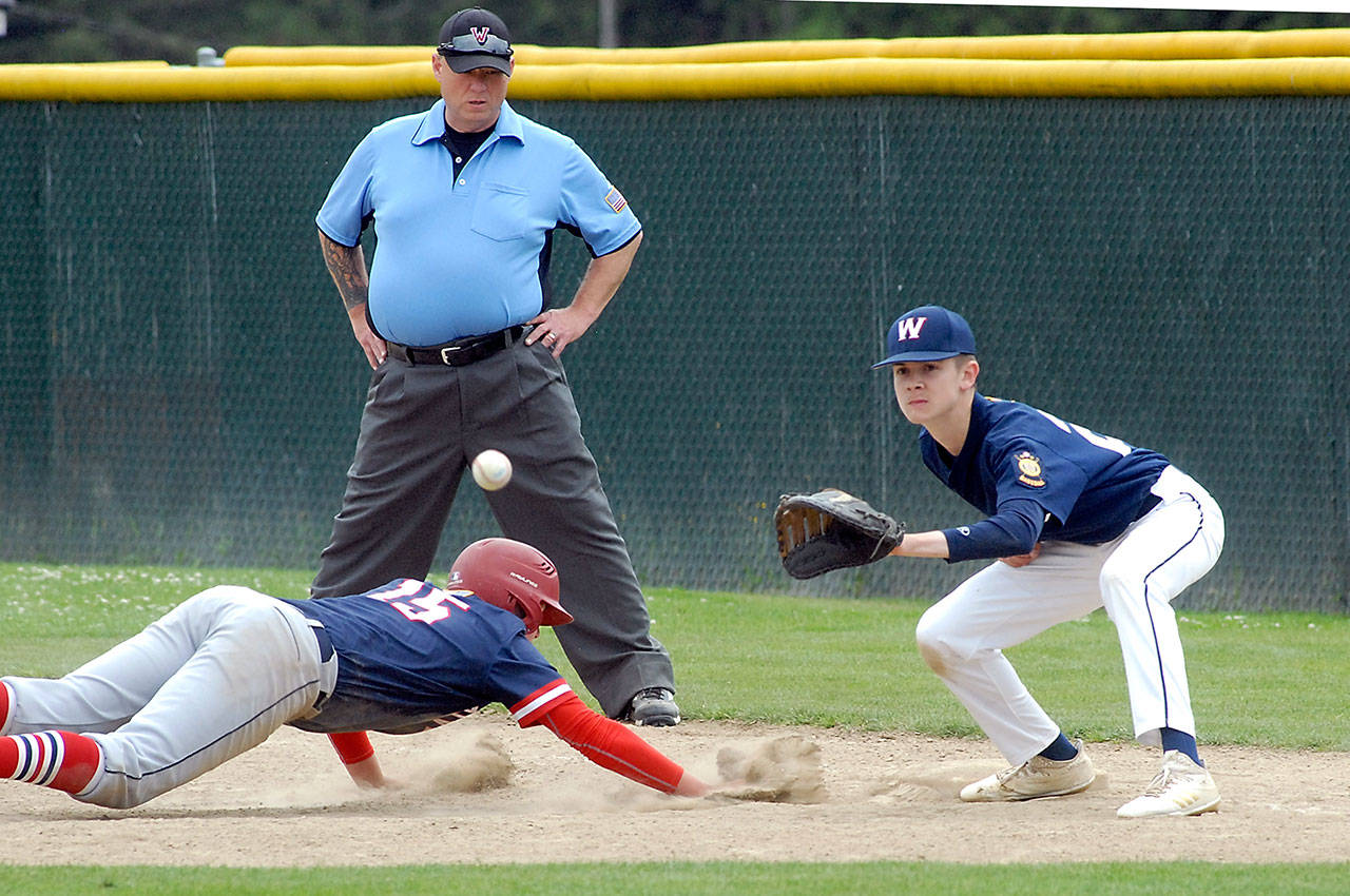Keith Thorpe/Peninsula Daily News Wilder Junior first baseman Mason Nickovich, right, tries to catch Mount Vernon’s Skyler Jensen off the bag in their July 7 game at Volunteer Field in Port Angeles.