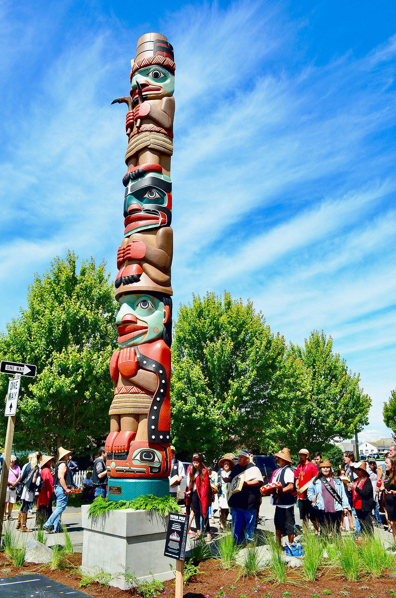 A new totem pole carved from a single cedar log stands at the entrance of the Northwest Maritime Center in Port Townsend. (James Cook/for Peninsula Daily News)