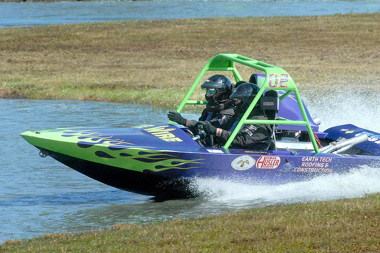 SPRINT BOATS: Racing helps build bond for Live Wire father/son drive team
