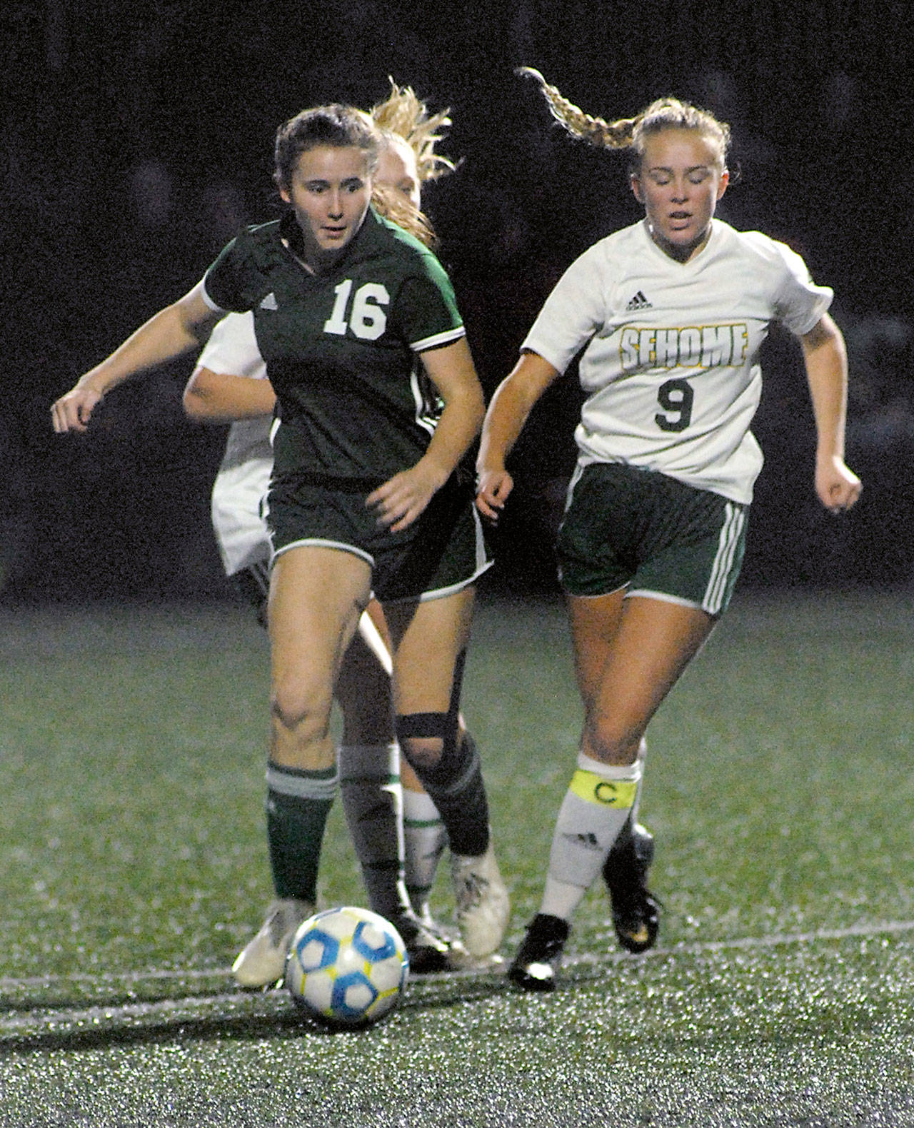 Port Angeles’ Delaney Wenzel outruns Sehome’s Lillian Gruman during Tuesday night’s first-round playoff match at Wally Sigmar Field at Peninsula College in Port Angeles. (Keith Thorpe/Peninsula Daily News)